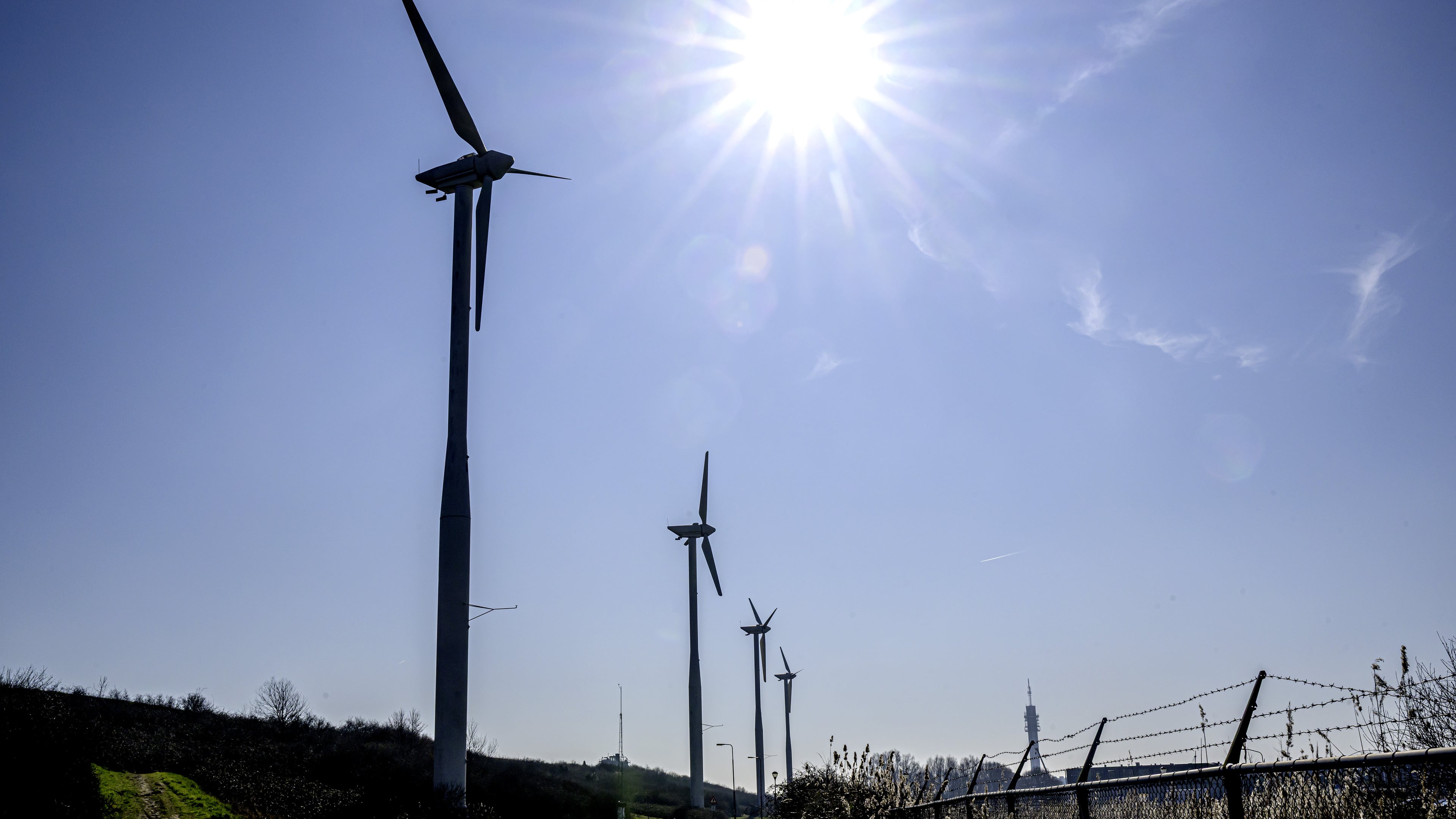 ‘Does anyone care about noise and shadow flicker?’ Large turnout at meeting against Schoteroog wind turbines