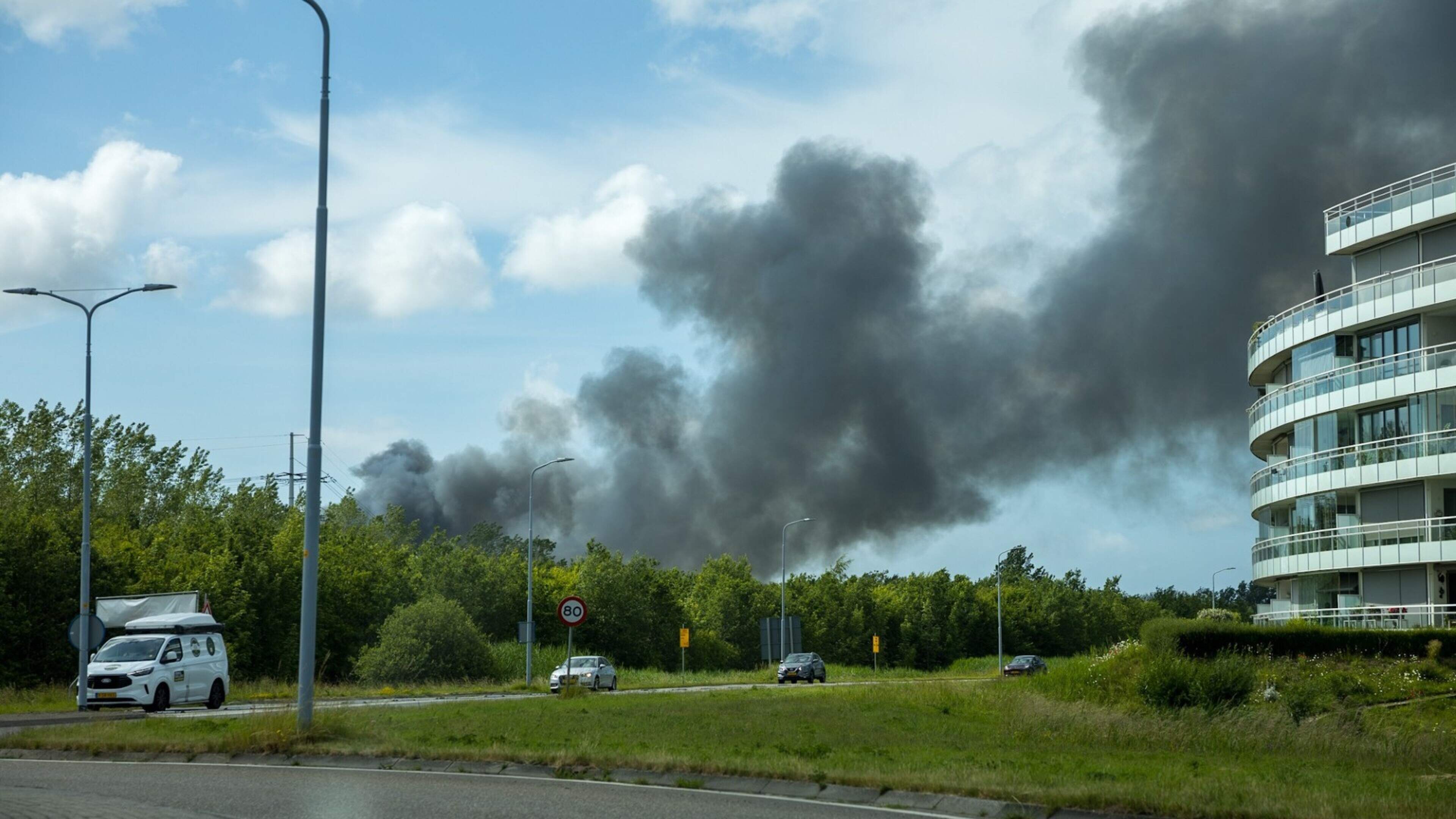 Fire at company on Hillegommerdijk in Zwaanshoek