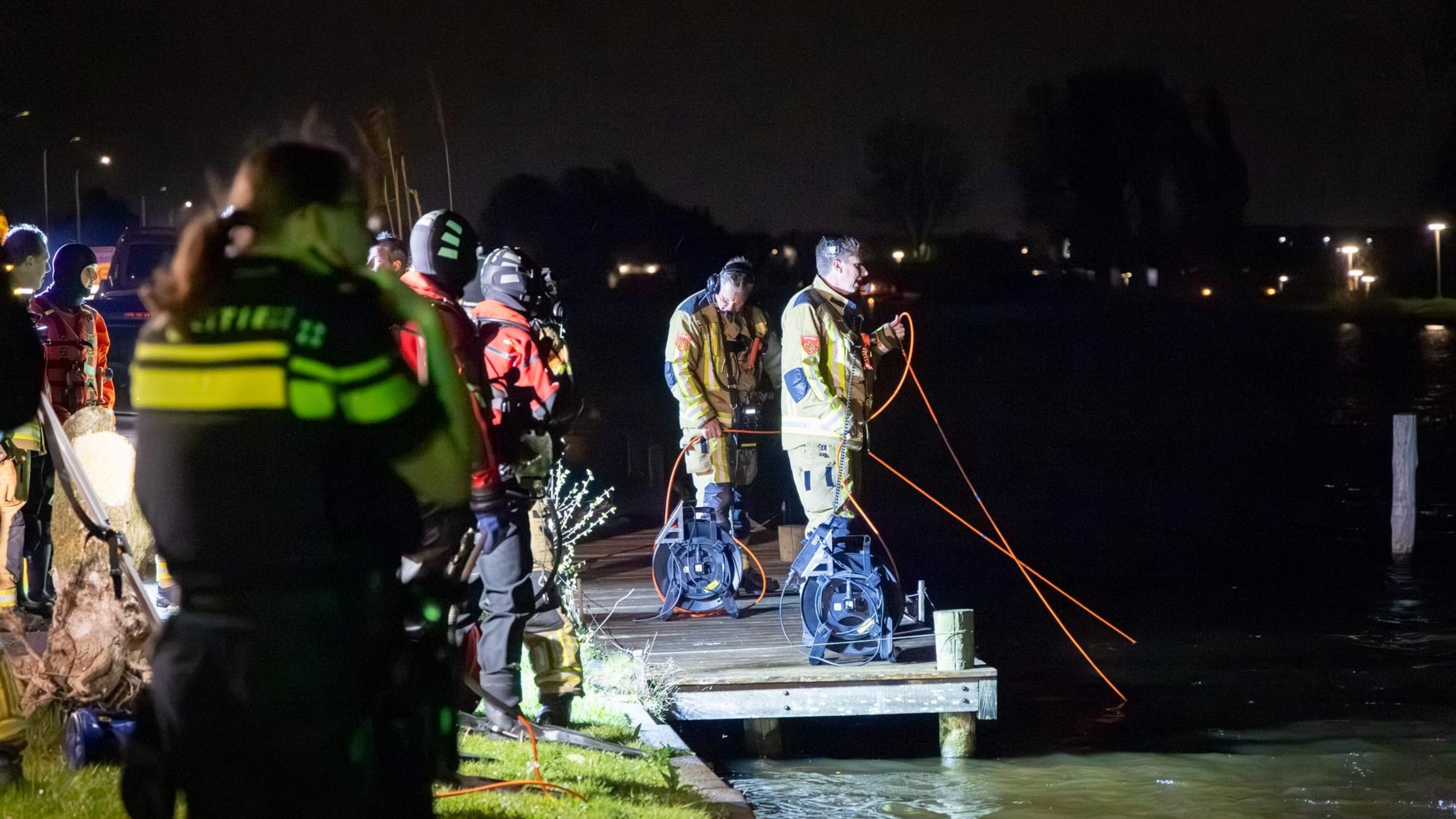 Search for person and vehicle in water along Lisserdijk near Buitenkaag