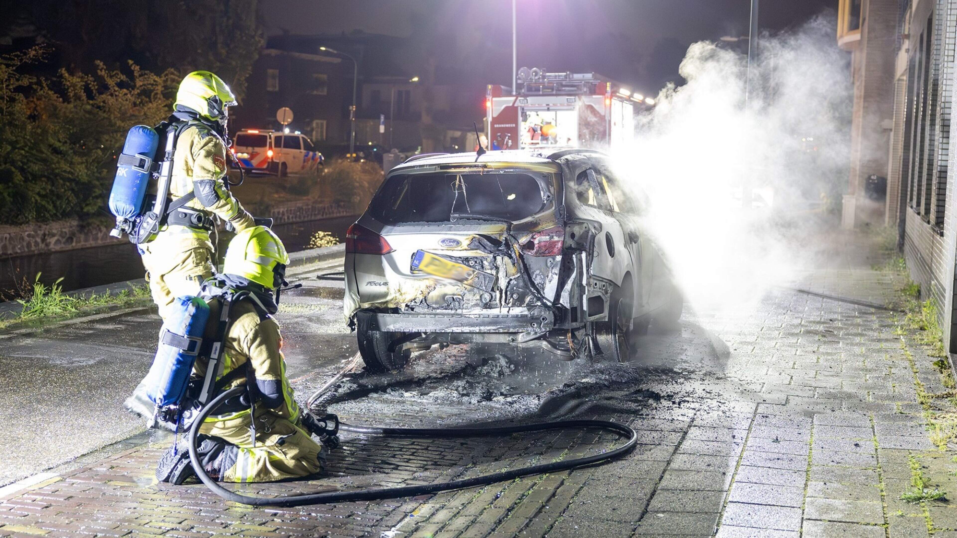 Car goes up in flames in Haarlem