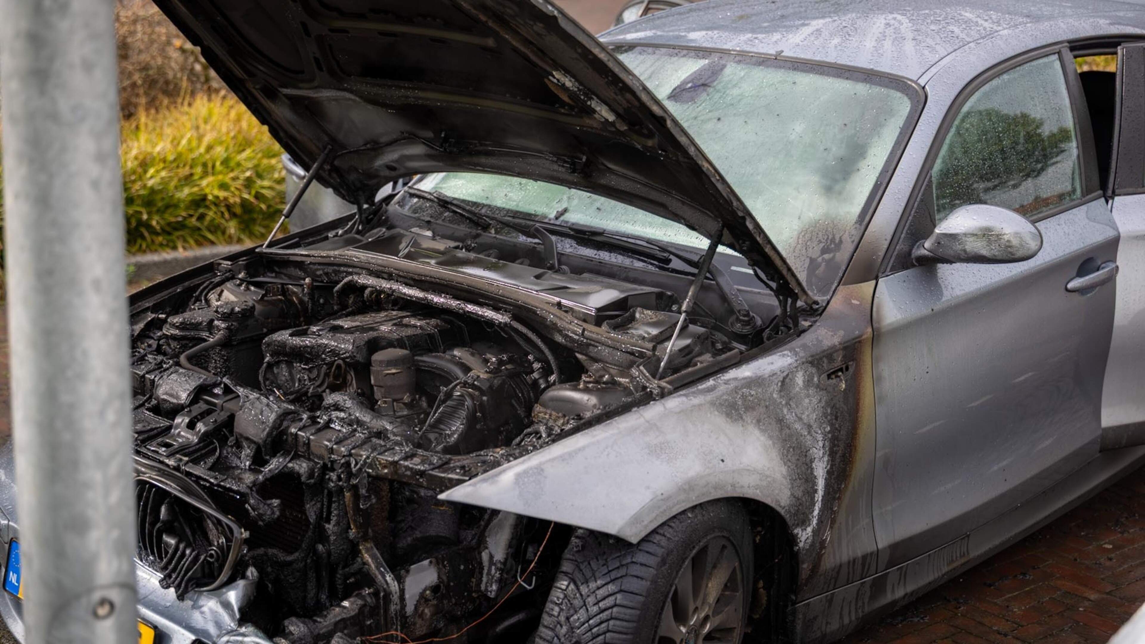 Car heavily damaged by fire on Willem Pijperstraat in Haarlem
