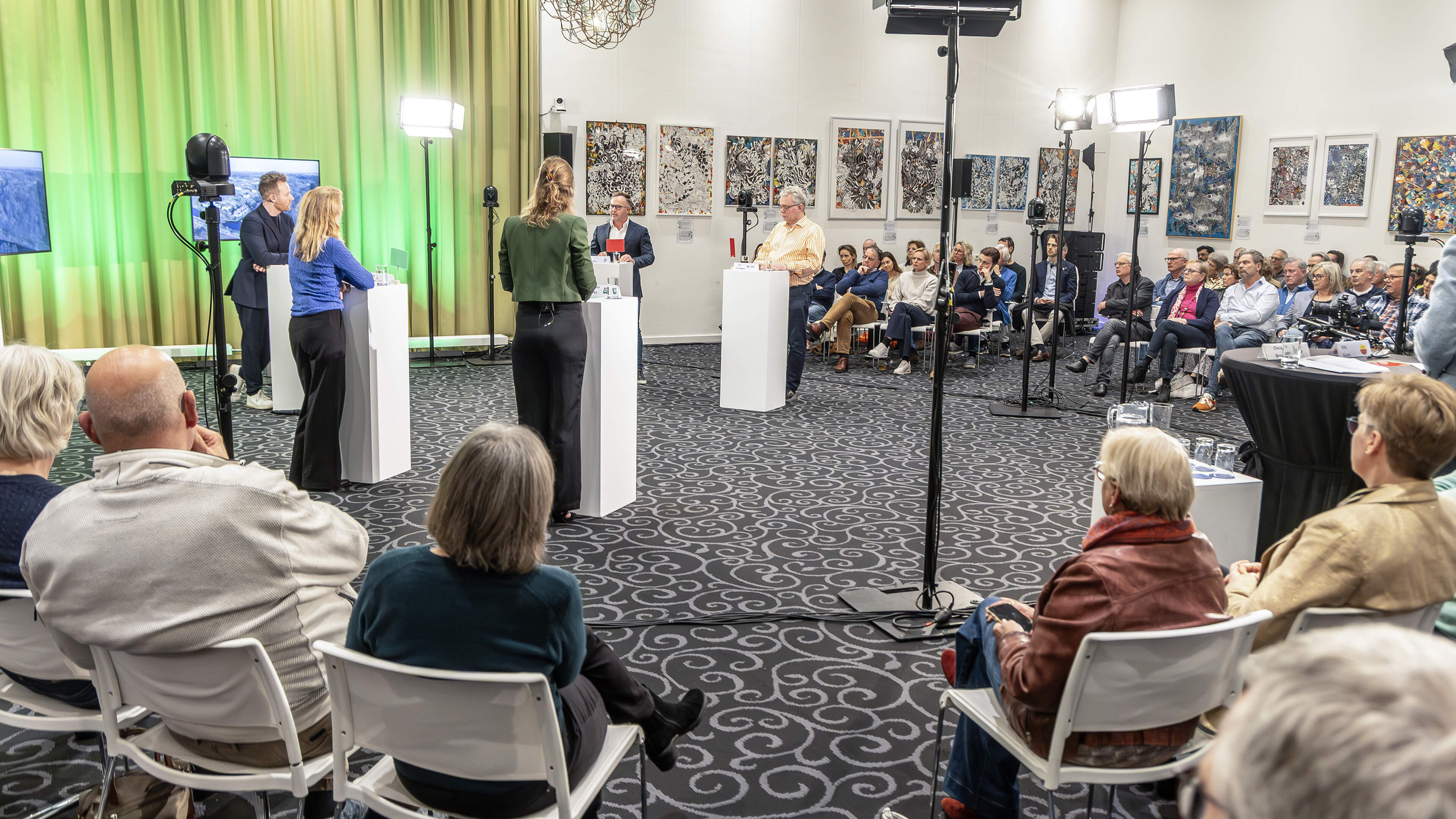 Heemstede party leaders enter arena like gladiators for election debate highlighting party differences