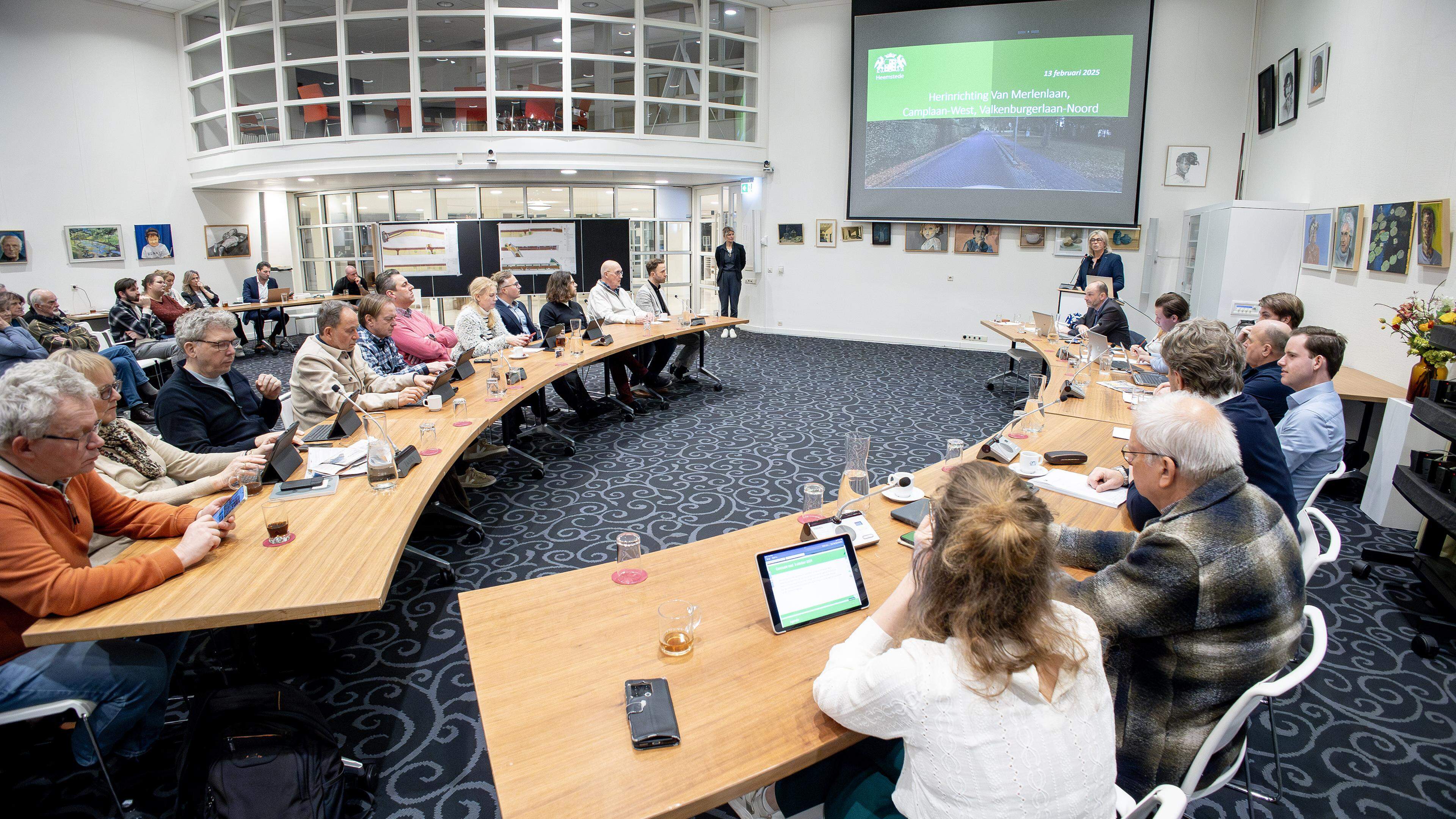 Gemeenteraad Heemstede gaat inwoners actief informeren via Facebook. ’Raad toegankelijker maken en i