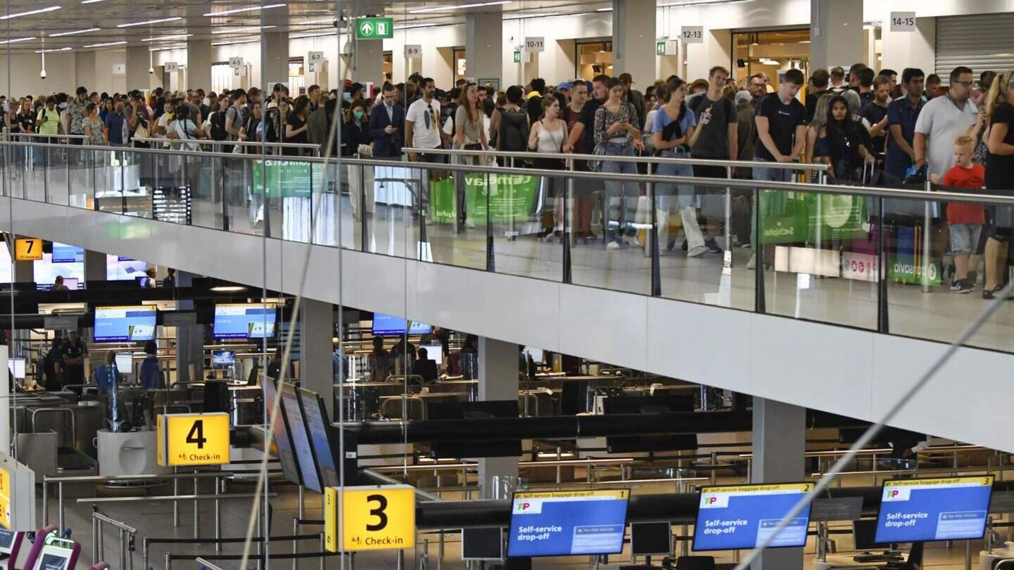 FNV: Schiphol security guards have too little time for checks