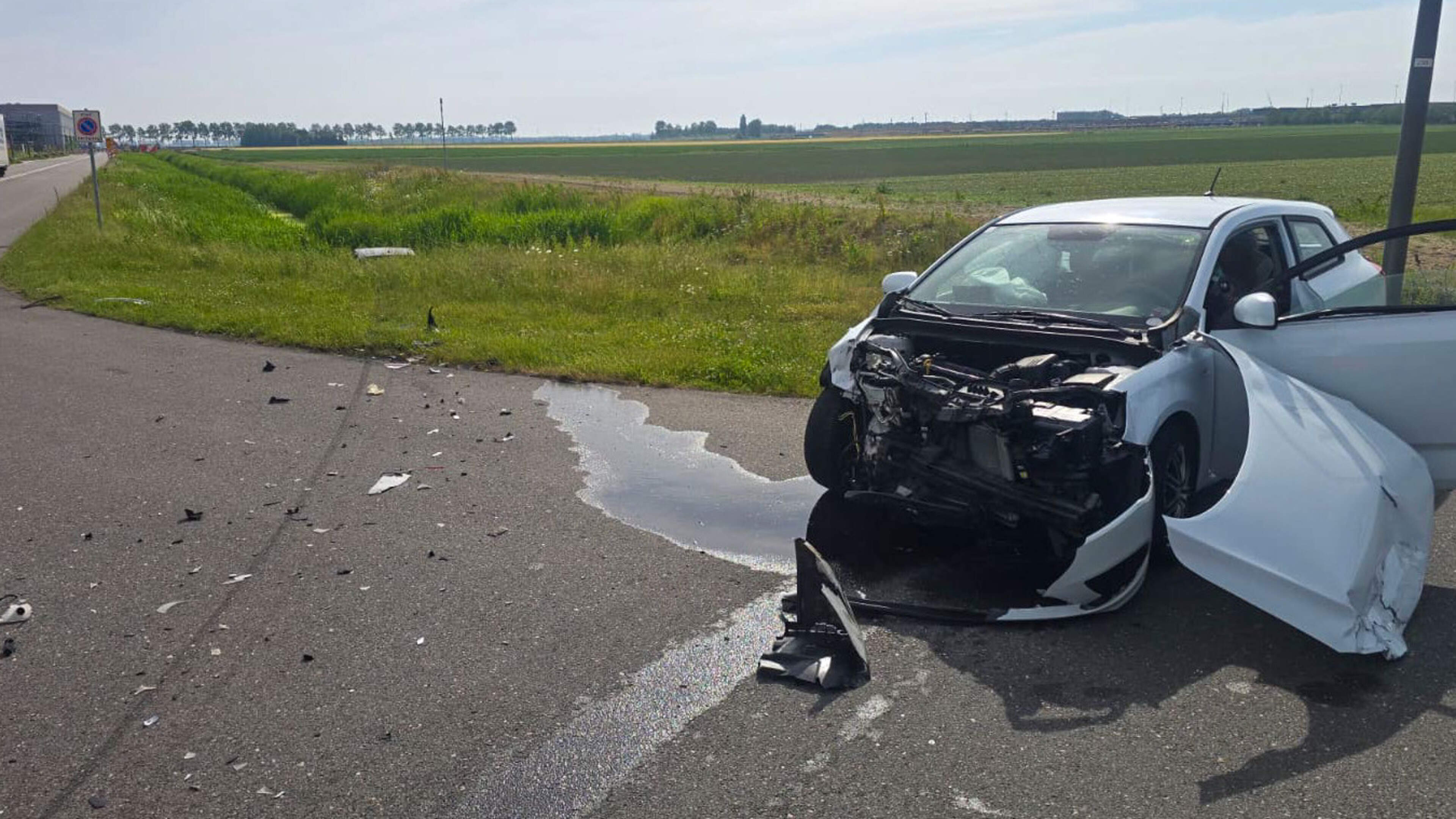 Car in water after collision at Hoofddorp intersection, driver hospitalized, one arrest