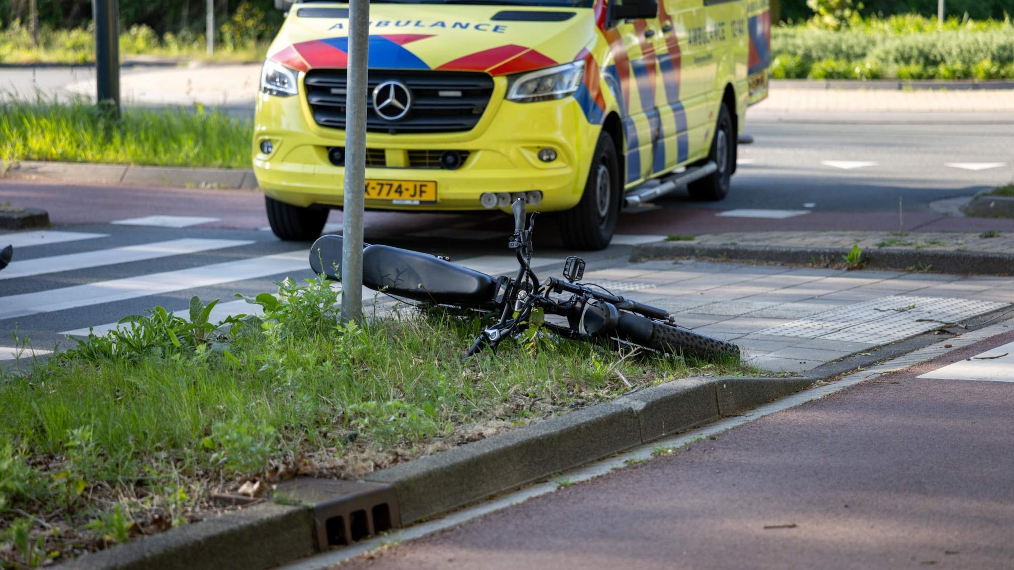 Girl on fatbike hospitalized after collision at Haarlem roundabout