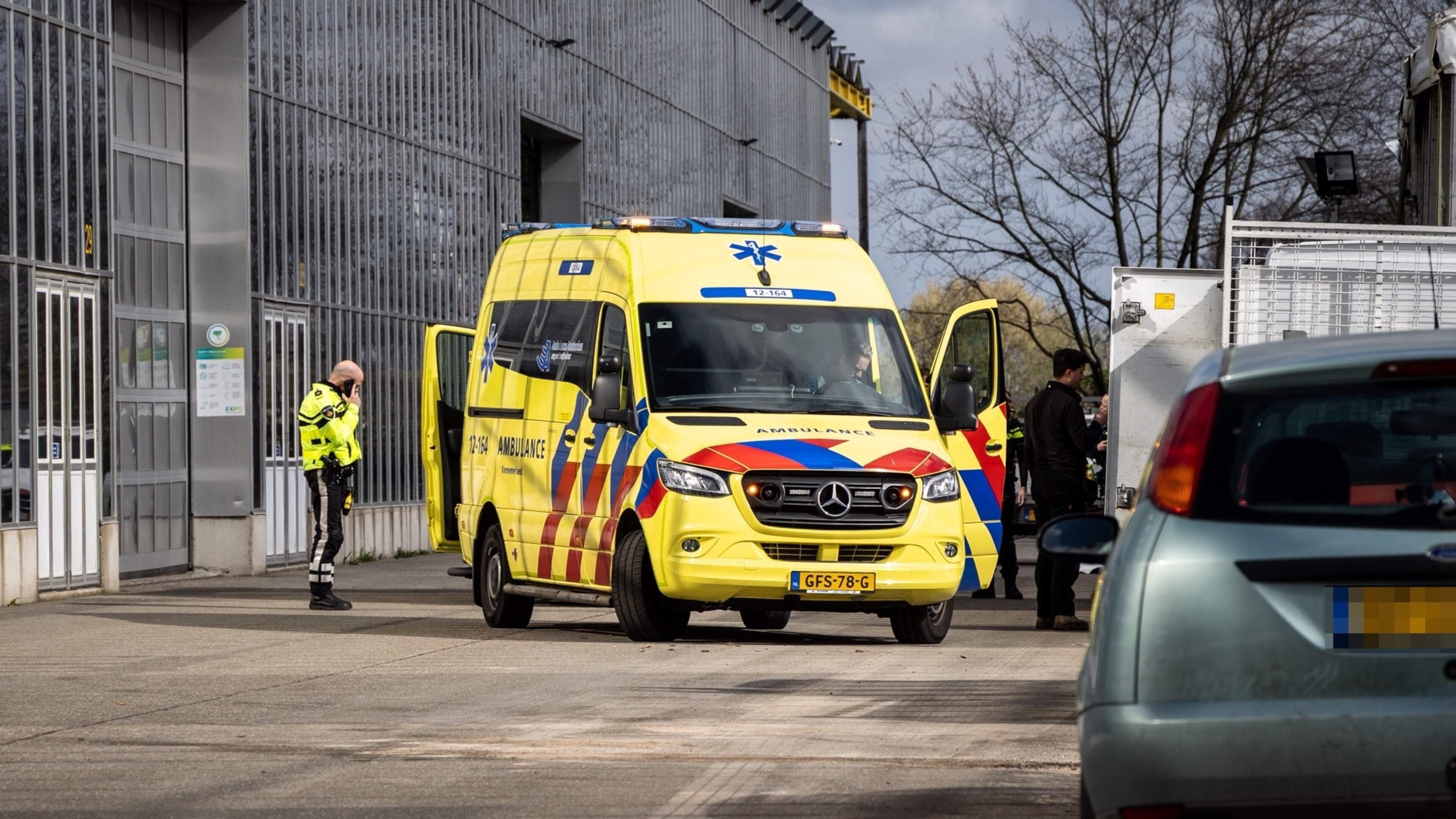 Person falls from height in Vijfhuizen