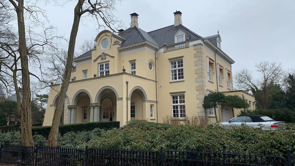 Mirjam Cuijpers woont met haar gezin in een gesplitste woning in ...
