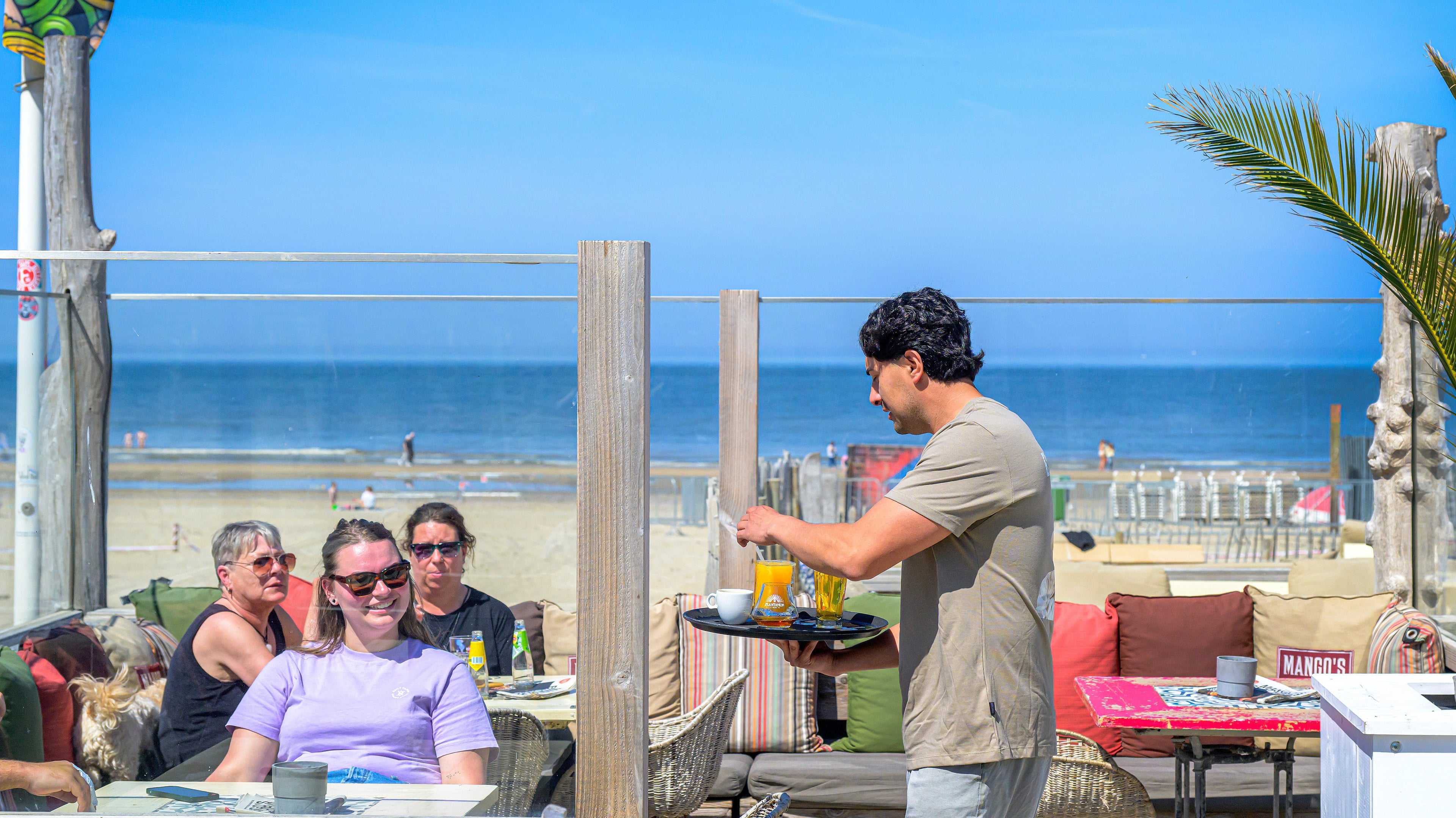 From winter coats to T-shirts in two days: How Haarlem's hospitality industry deals with the changing weather