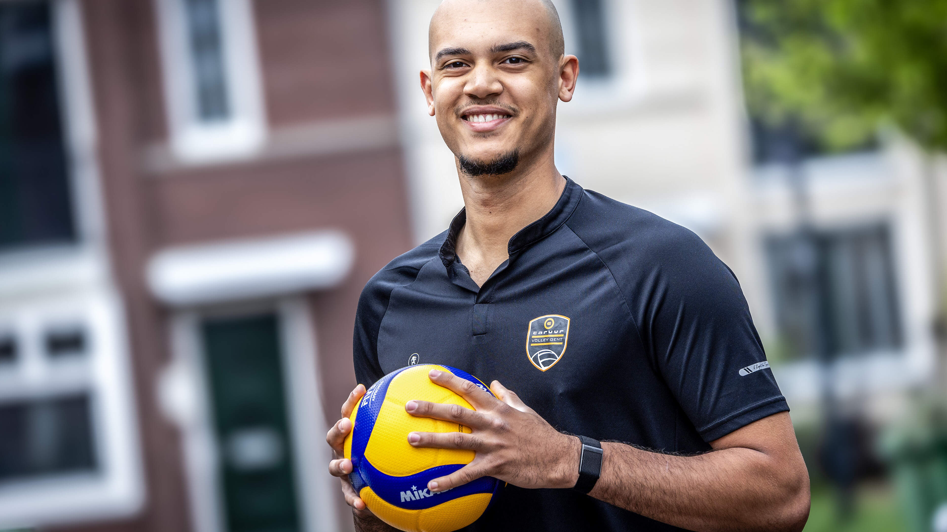 Haarlem’s Kian Macnack (23) dreams of pain-free jumping after year of setbacks in Ghent to work with father Hein at Oranje again