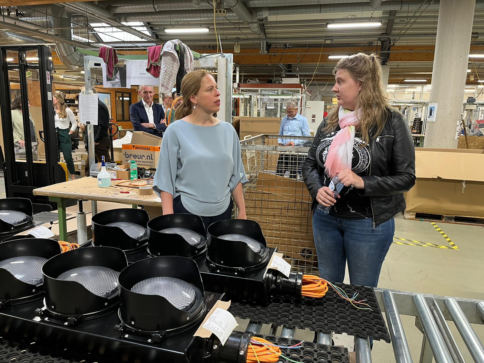Minister Schouten op bezoek in Cruquius bij bedrijf Werkdag