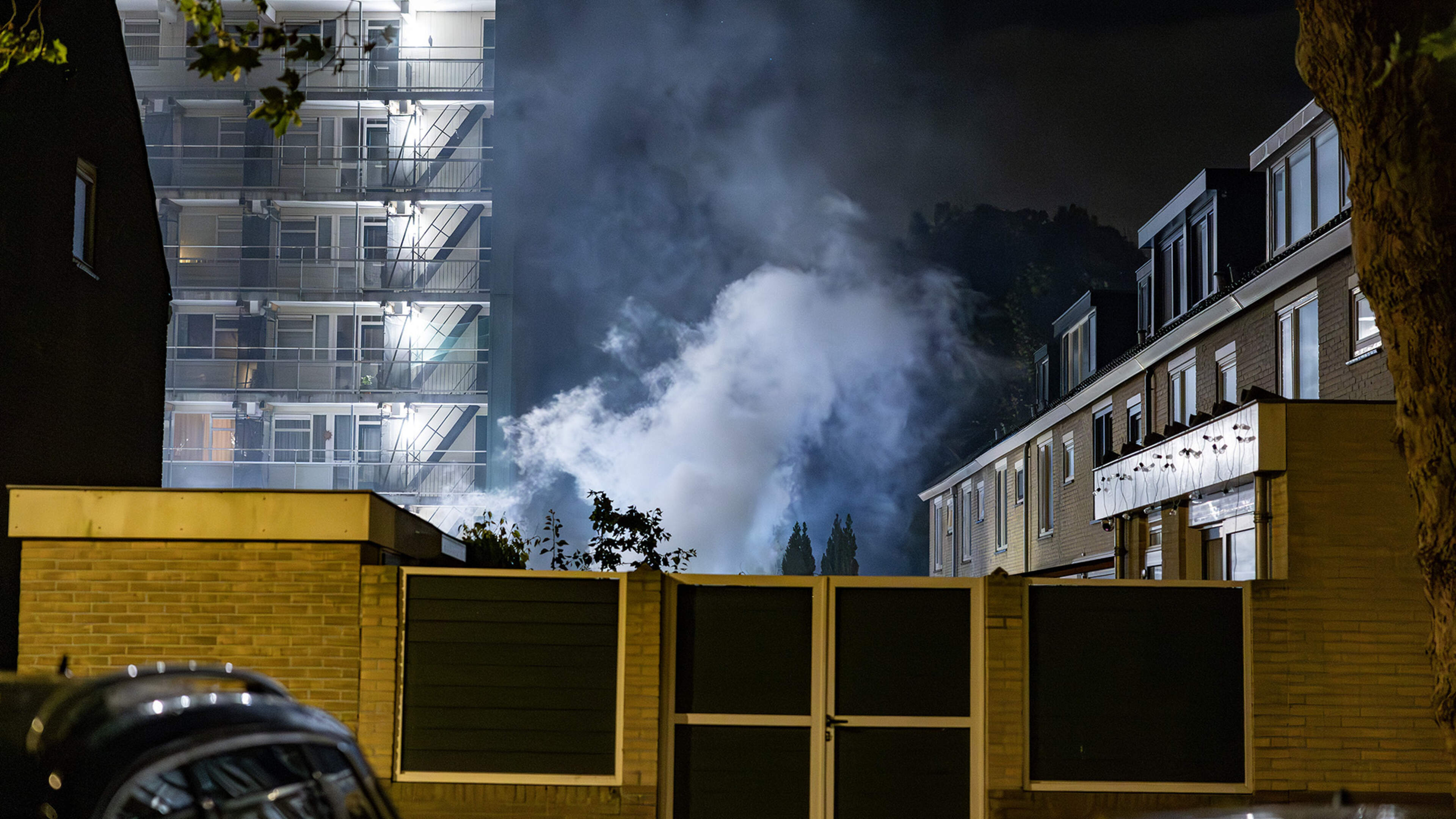 Heavy smoke at shed fire in Haarlem