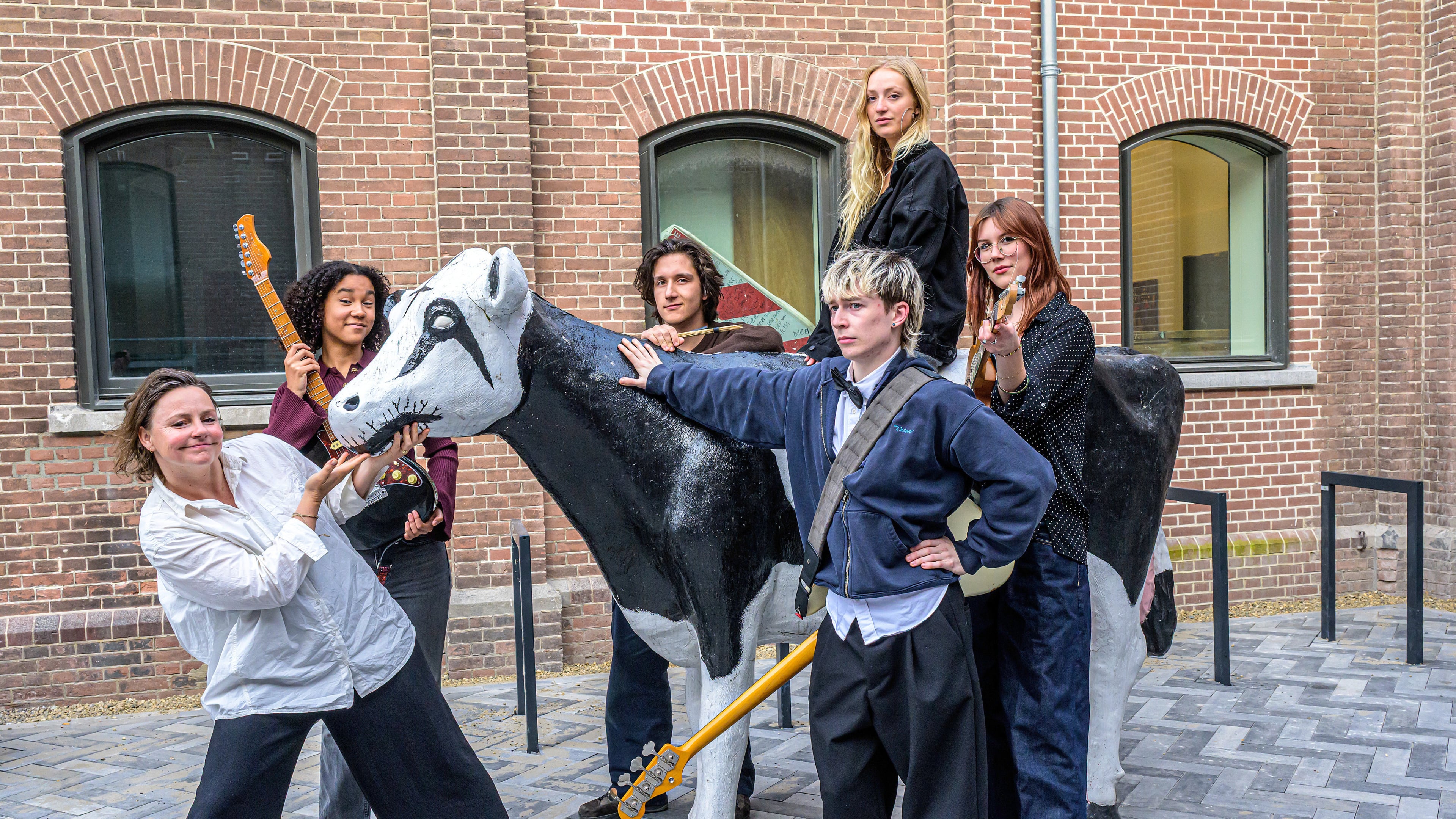 DJ Jorinde and Ost transform Het Slachthuis in Haarlem into dance venue: 'Mother's Day is a special day for us'