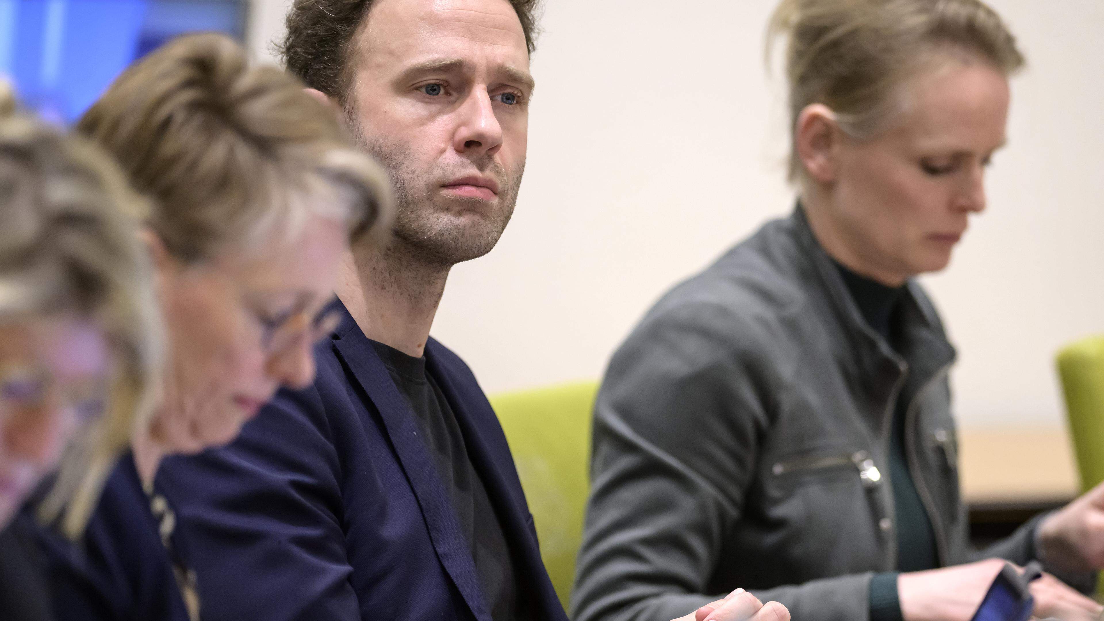 Afgeladen zaal onveranderd kritisch en bezorgd over asielopvang Heemstede. ’Waar haalt u de motivati