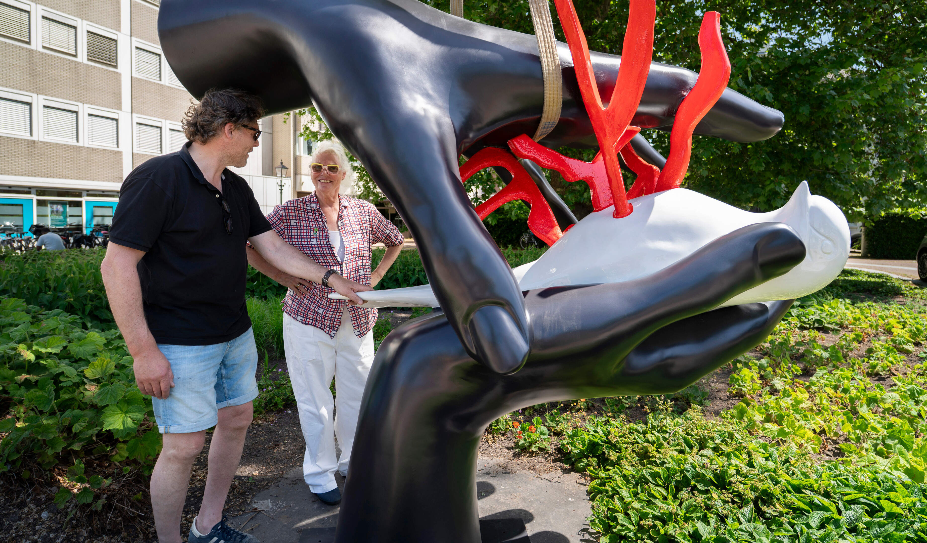Happy faces as beloved Hirondelle artwork returns after brutal vandalism: ‘Haarlem residents can enjoy it again’