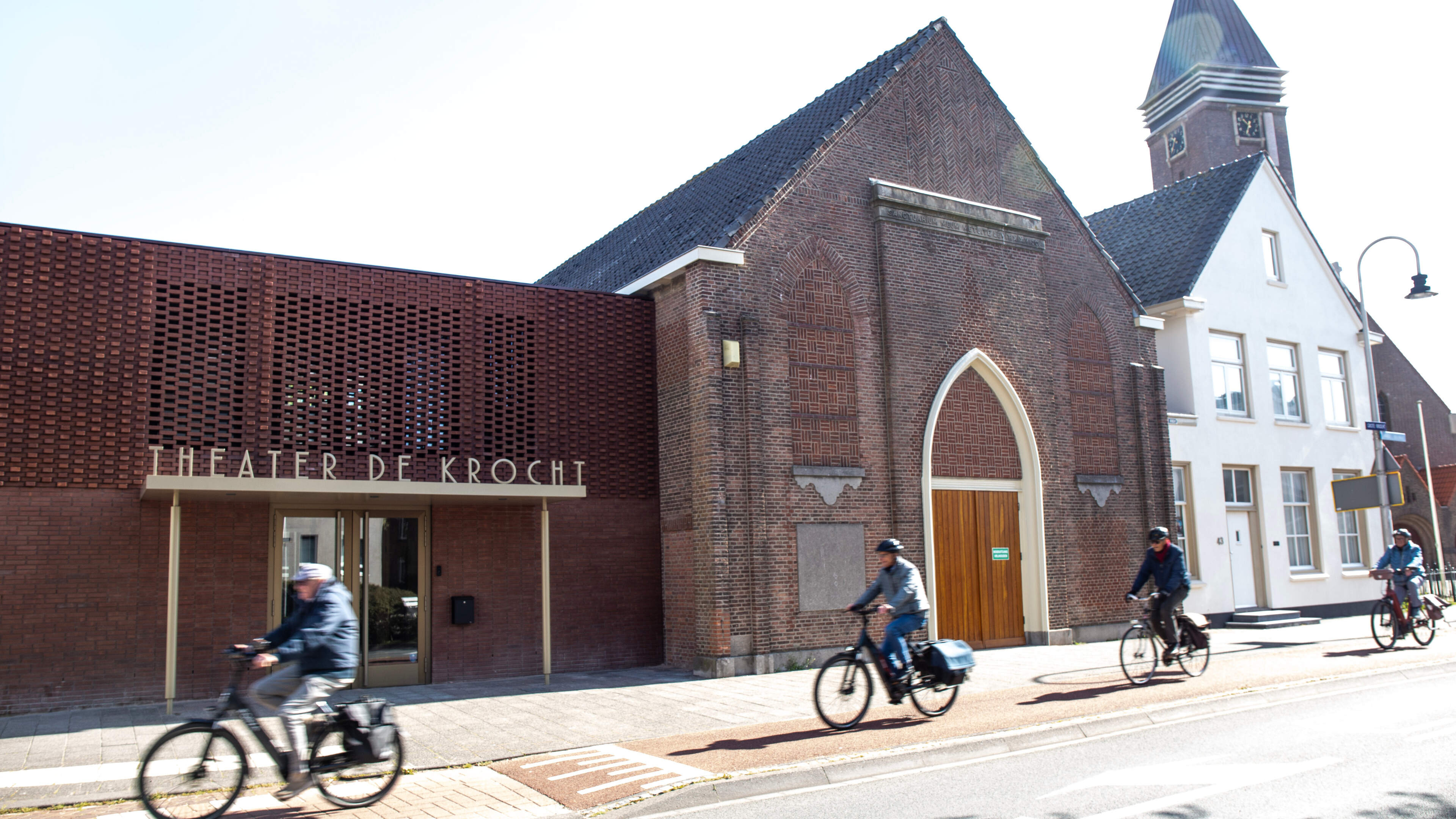 400,000 euros for noise control at recently renovated Theater De Krocht, though effectiveness remains uncertain