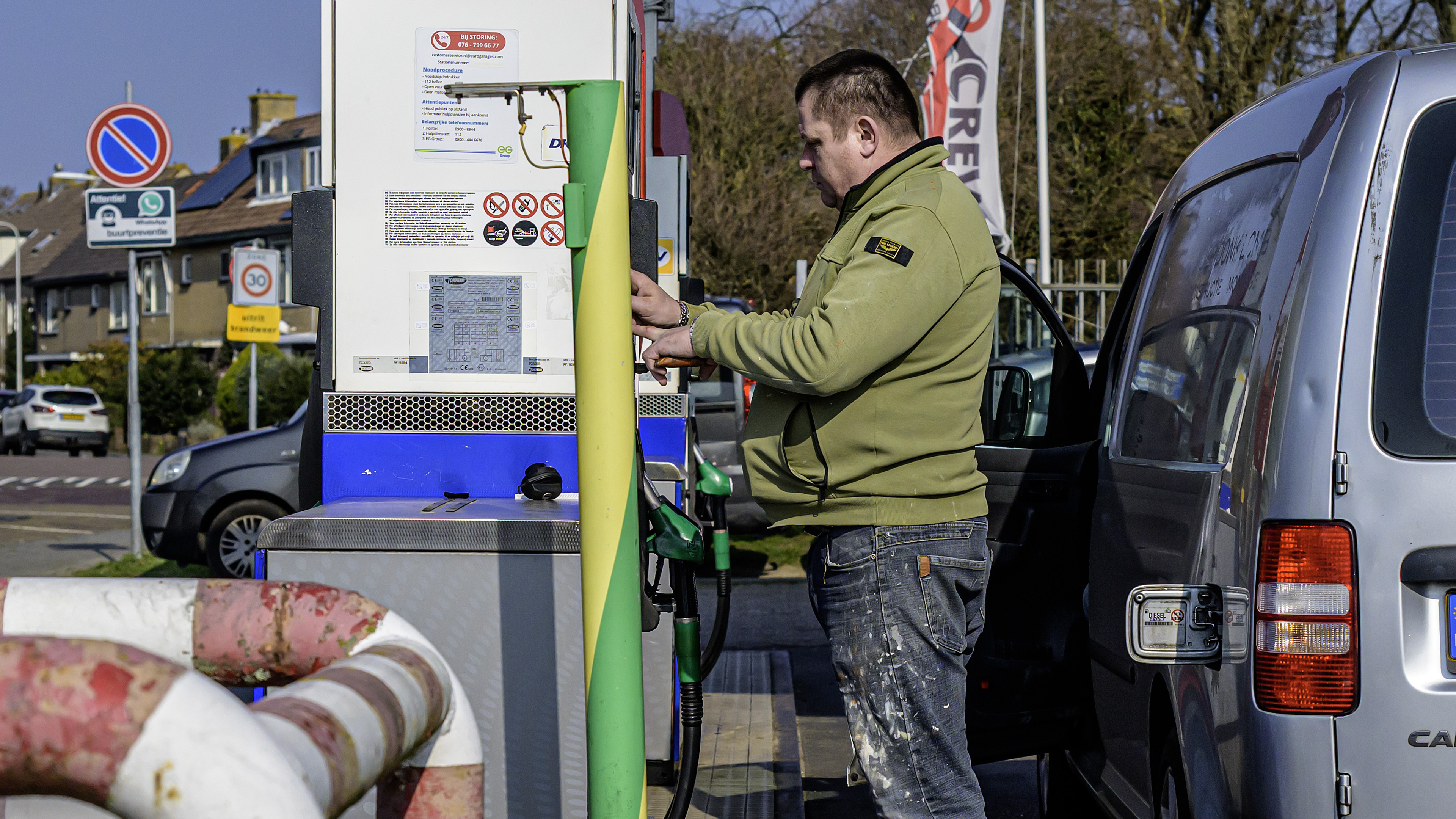 Motorists price-conscious about gas prices: 'They're thieves!'