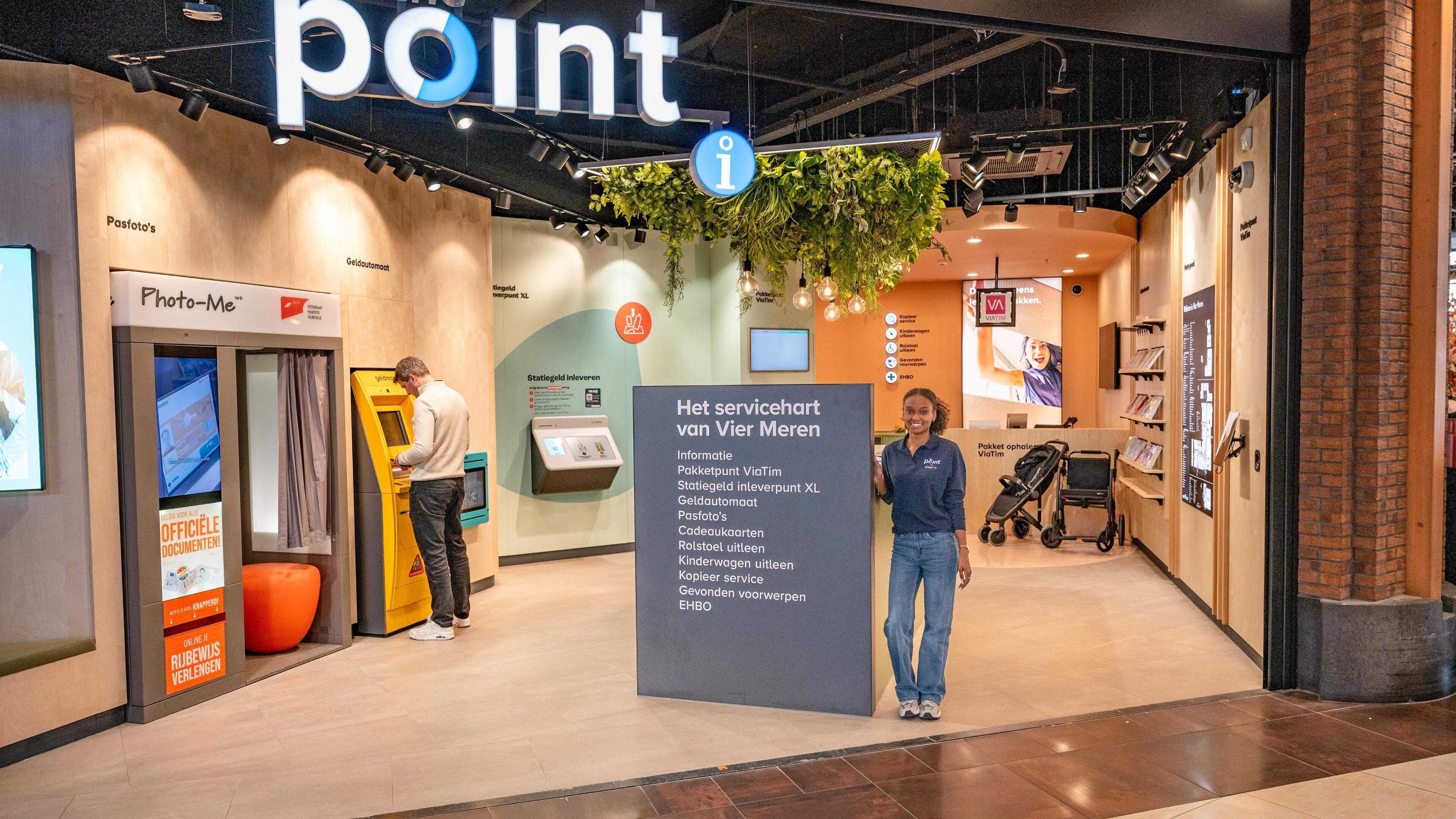 New service point in Hoofddorp's Vier Meren shopping center: parcel drop-off and bulk deposit machine
