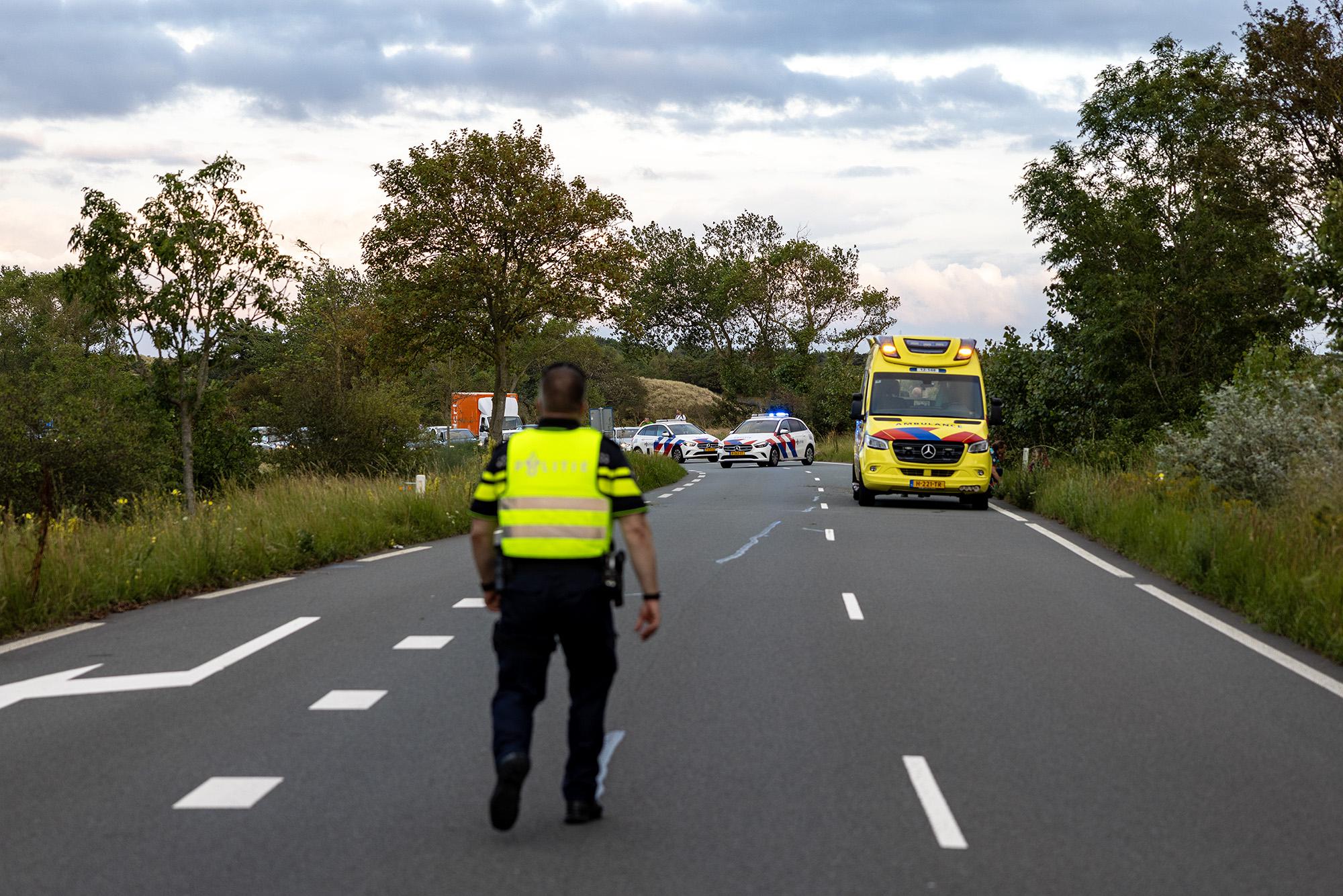 Motorrijder hard onderuit op Zeeweg bij Overveen, gewond naar ziekenhuis
