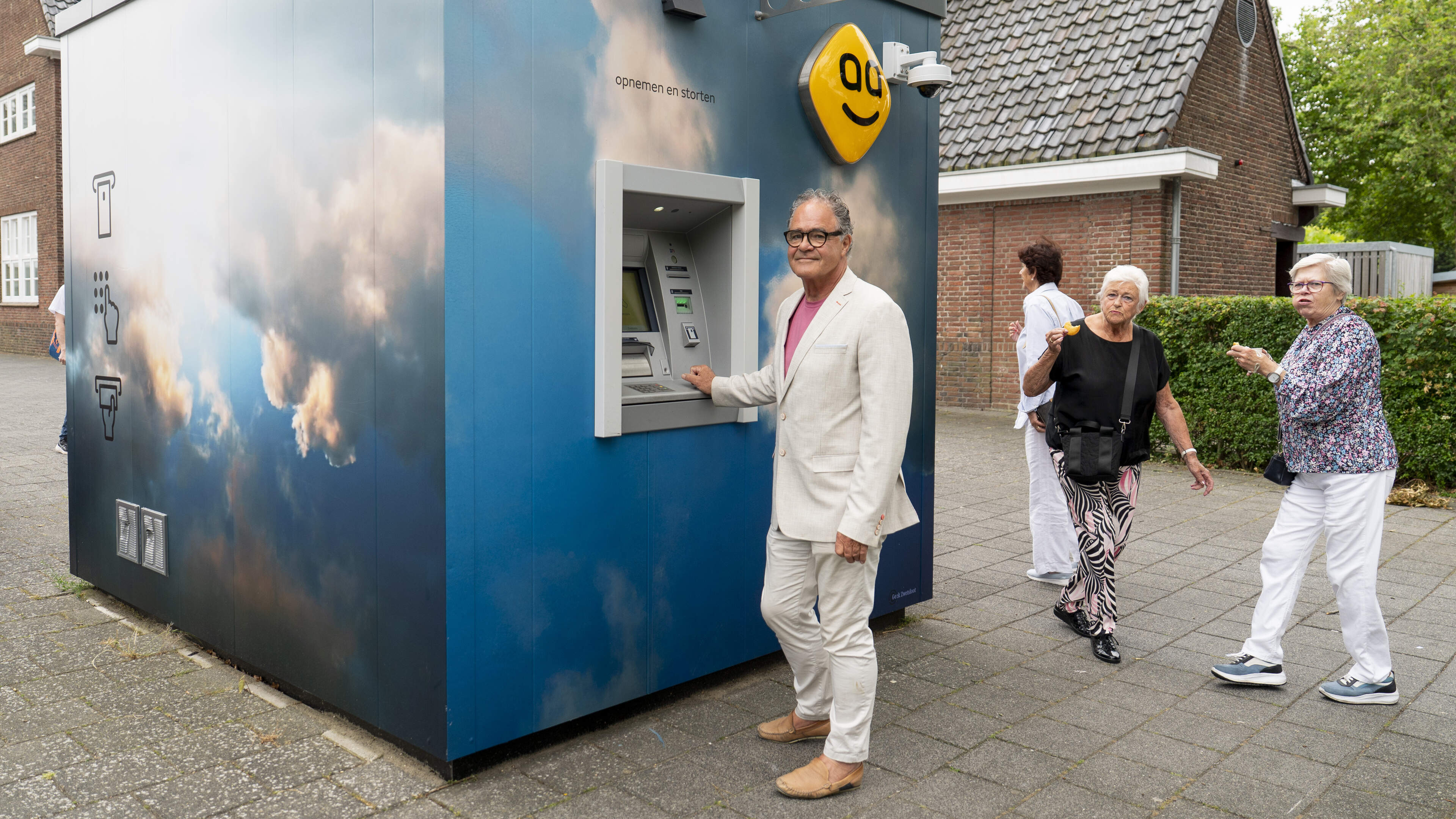 From grey box to clouds, Heemstede ATM finally gets color: ‘An eye-catcher’