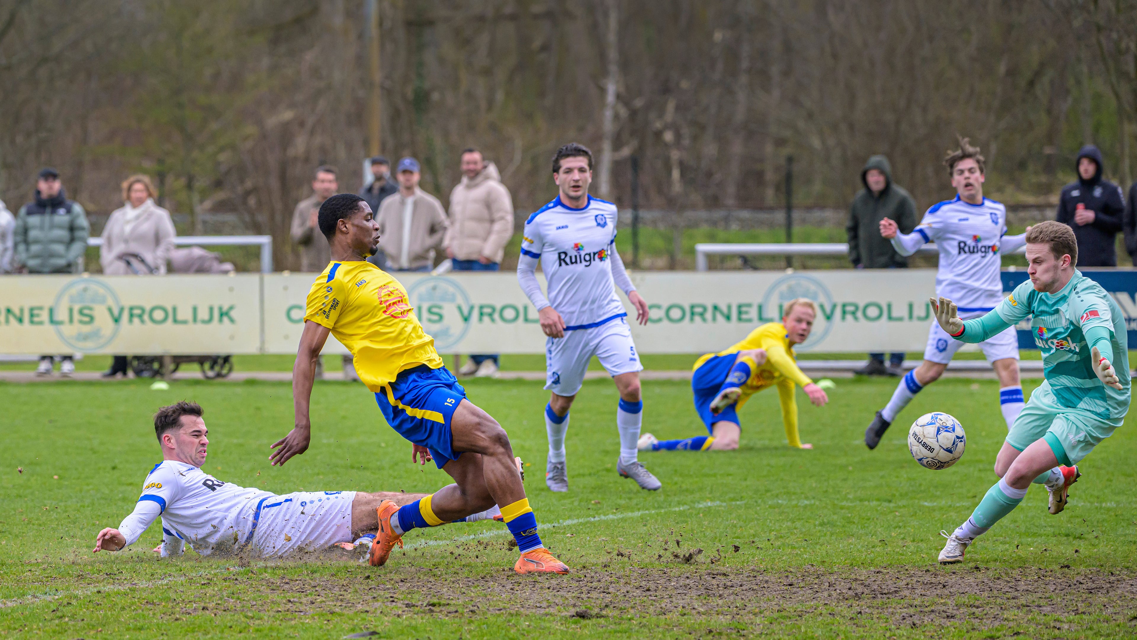 Gap on the pitch much smaller than in the standings: Velsen and Hillegom finish 2-2