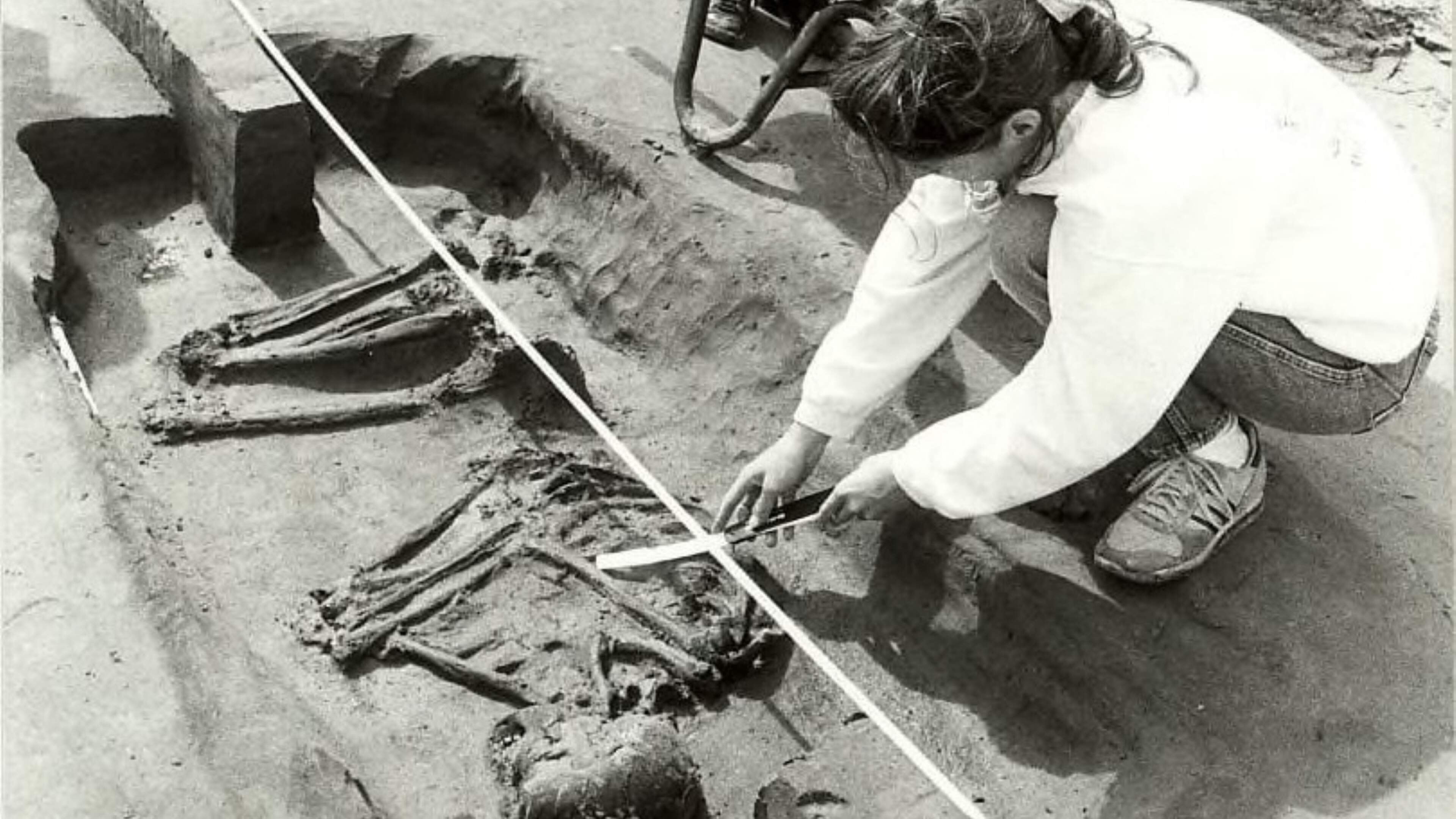 Grafheuvels in Velserbroek. In de pre-christelijke samenlevingen was een machtige met wapens lang ni