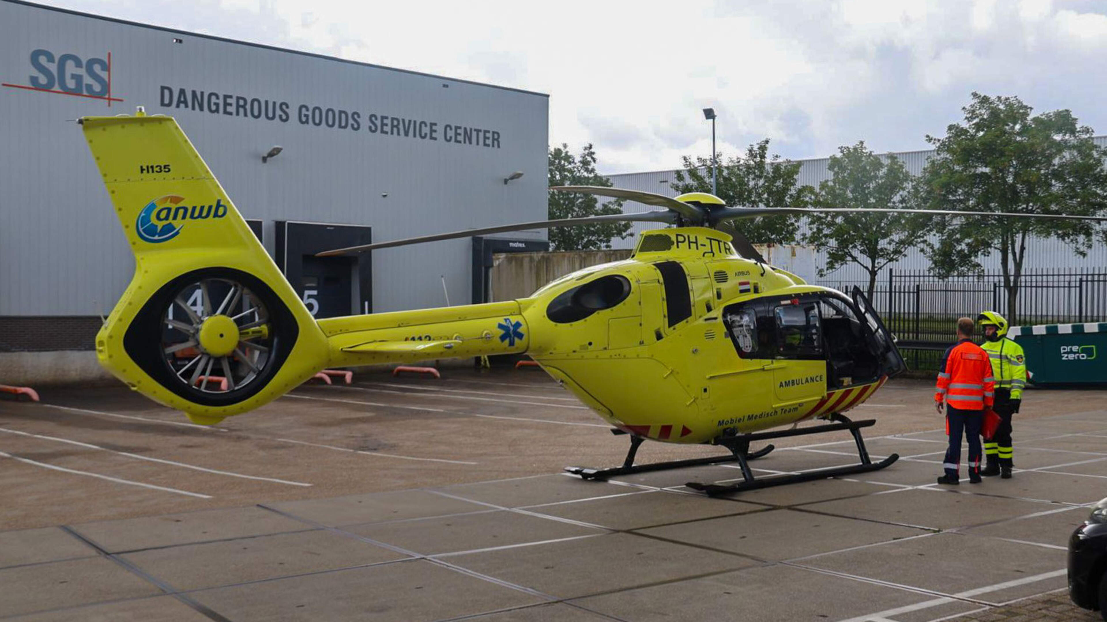 Trauma team dispatched to workplace accident in Schiphol-Rijk, victim taken to hospital