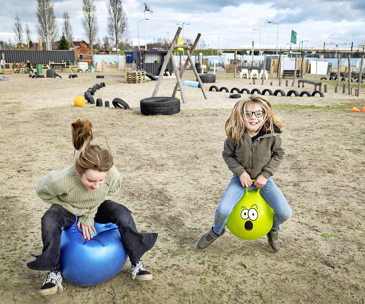 Lego, skippyballen en marshmallows roosteren in de pop-upspeeltuin in Haarlem