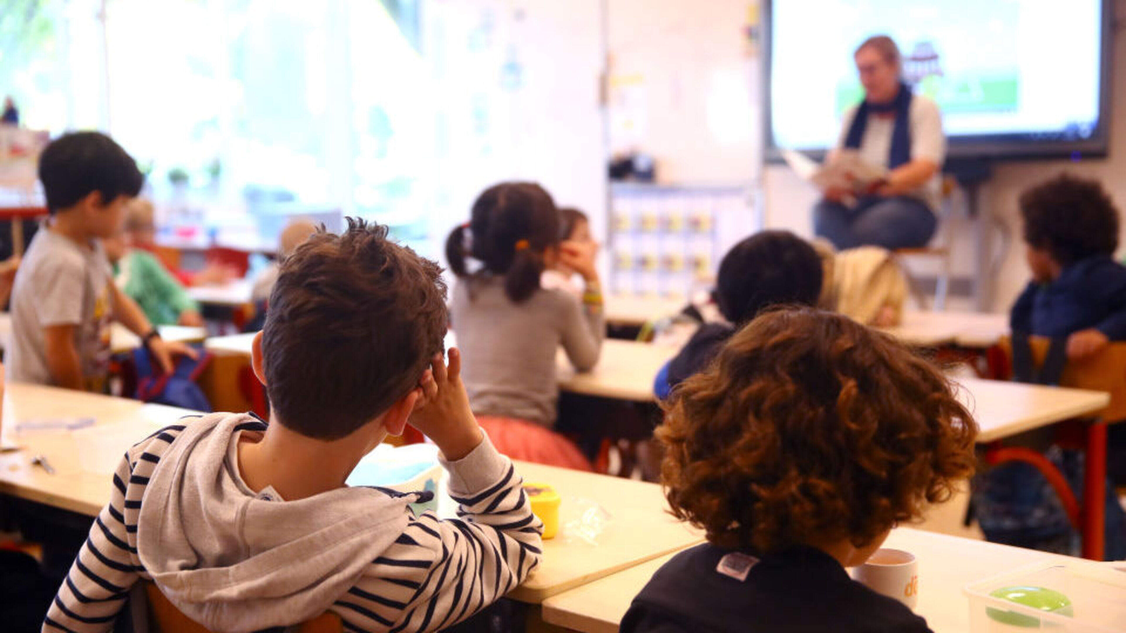 Municipalities to get tougher on homeschooling parents. Haarlem: '100 percent must attend school, no more exemptions'
