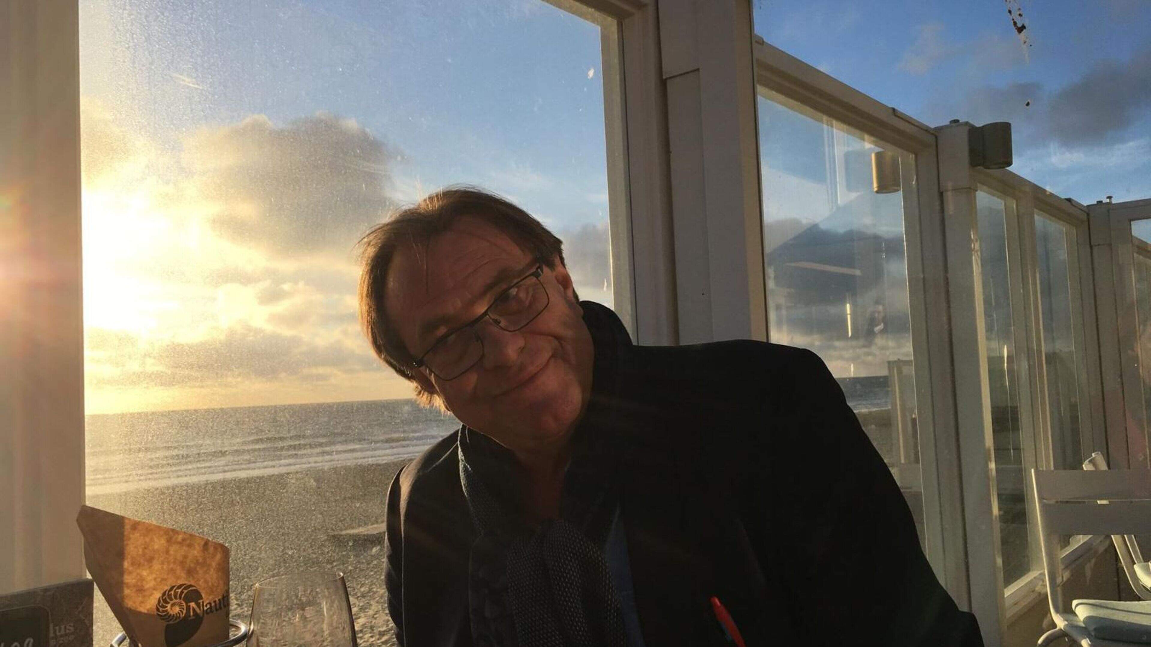 Ronald Bartlema (1959 - 2026), Haarlems Dagblad culinary critic and Jeugdjournaal head, dies