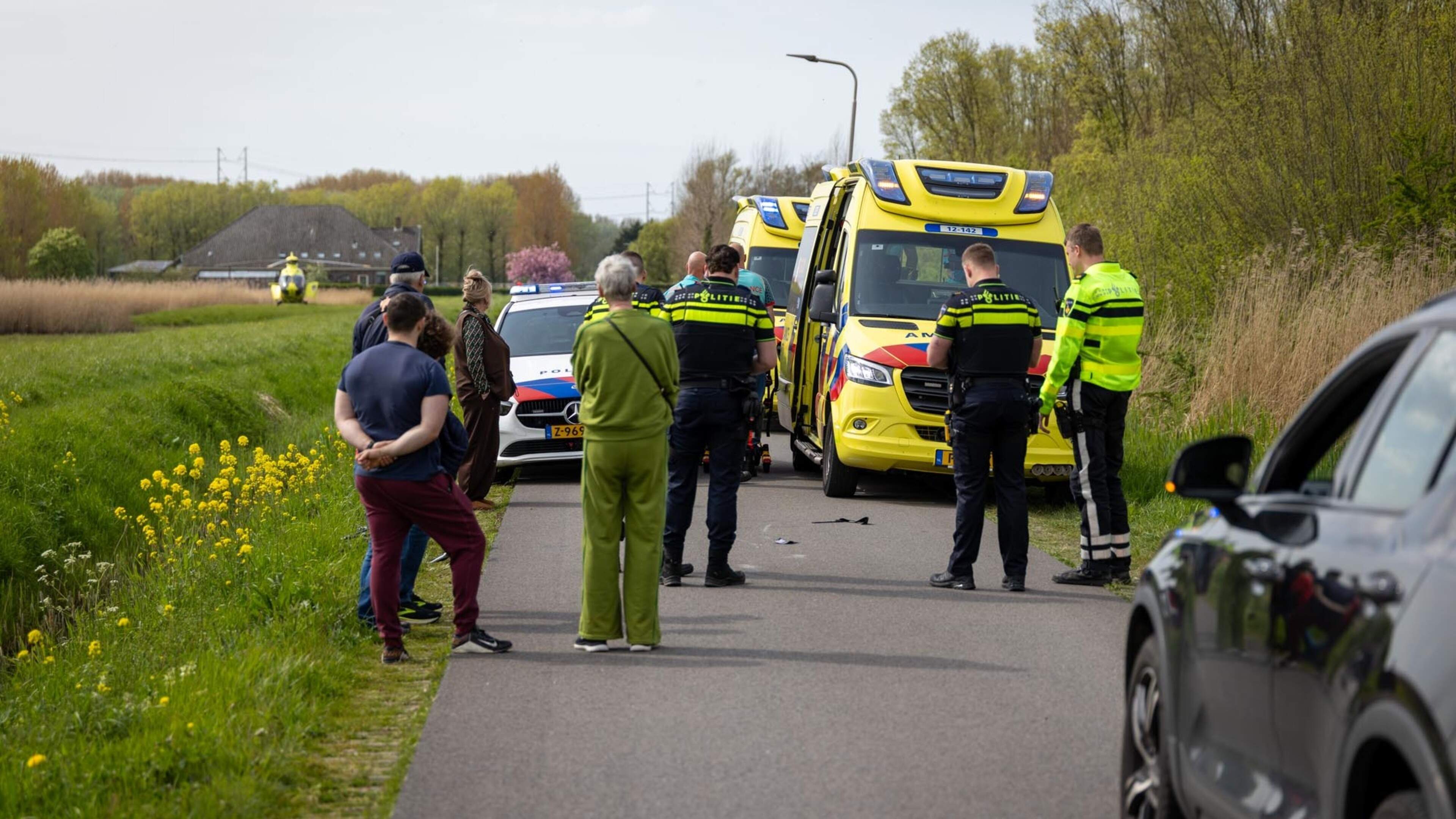 Cyclist found seriously injured on Noorderweg near Spaarndam, investigation underway