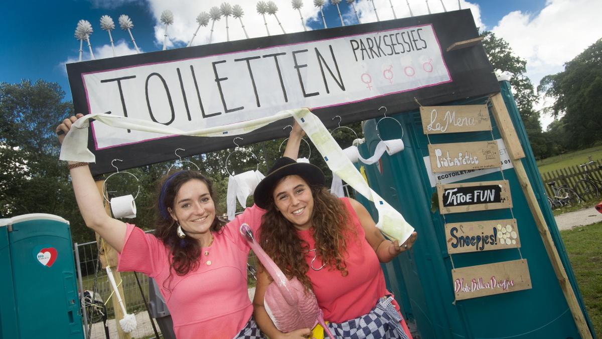 Na bier en cultuur is het goed plassen bij de Blote Billen Meisjes |  Haarlems Dagblad