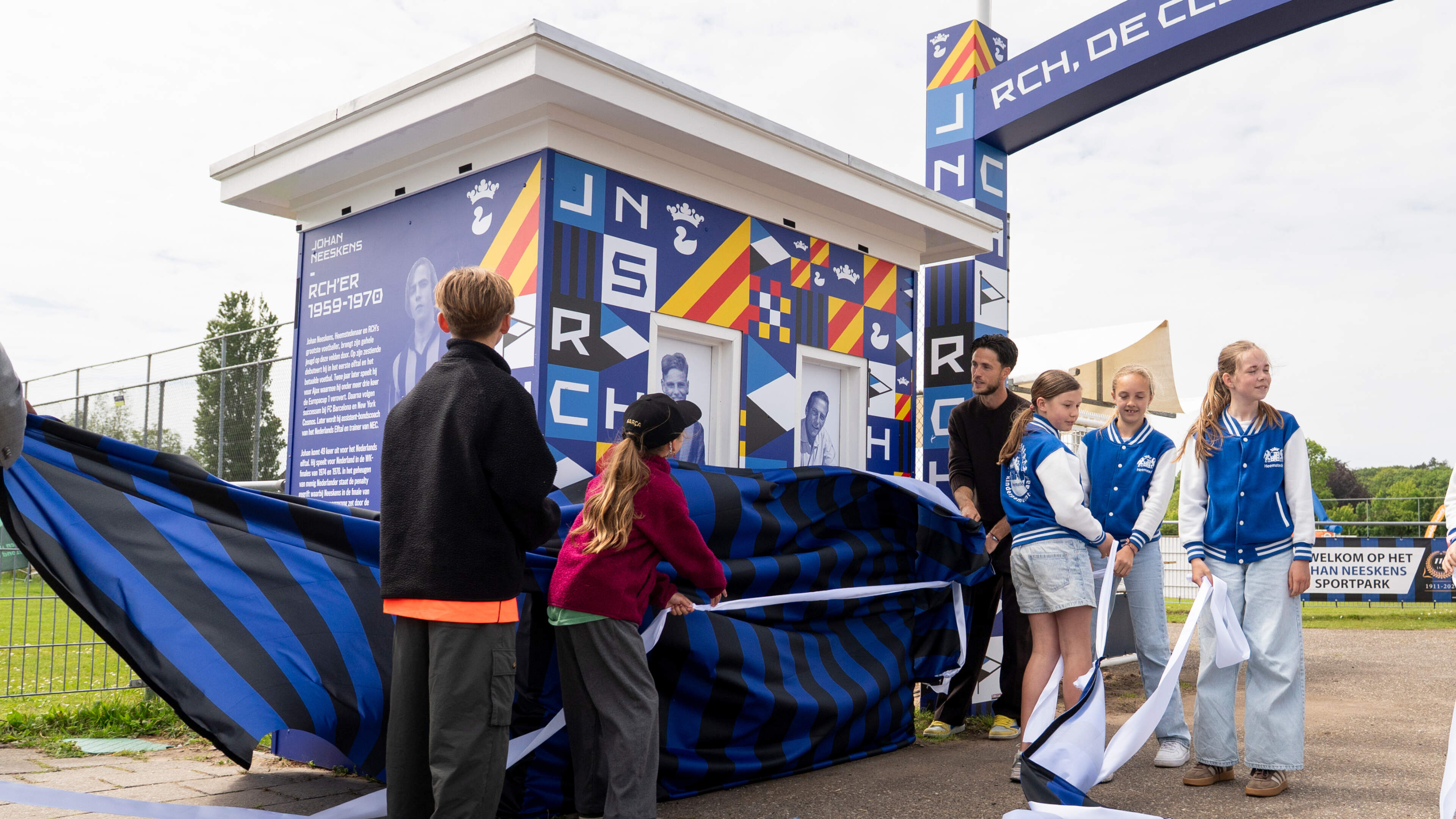 Van Hanegem praises Johan Neeskens at naming of Heemstede sports park: 'He stayed very down-to-earth, that was the most important thing'