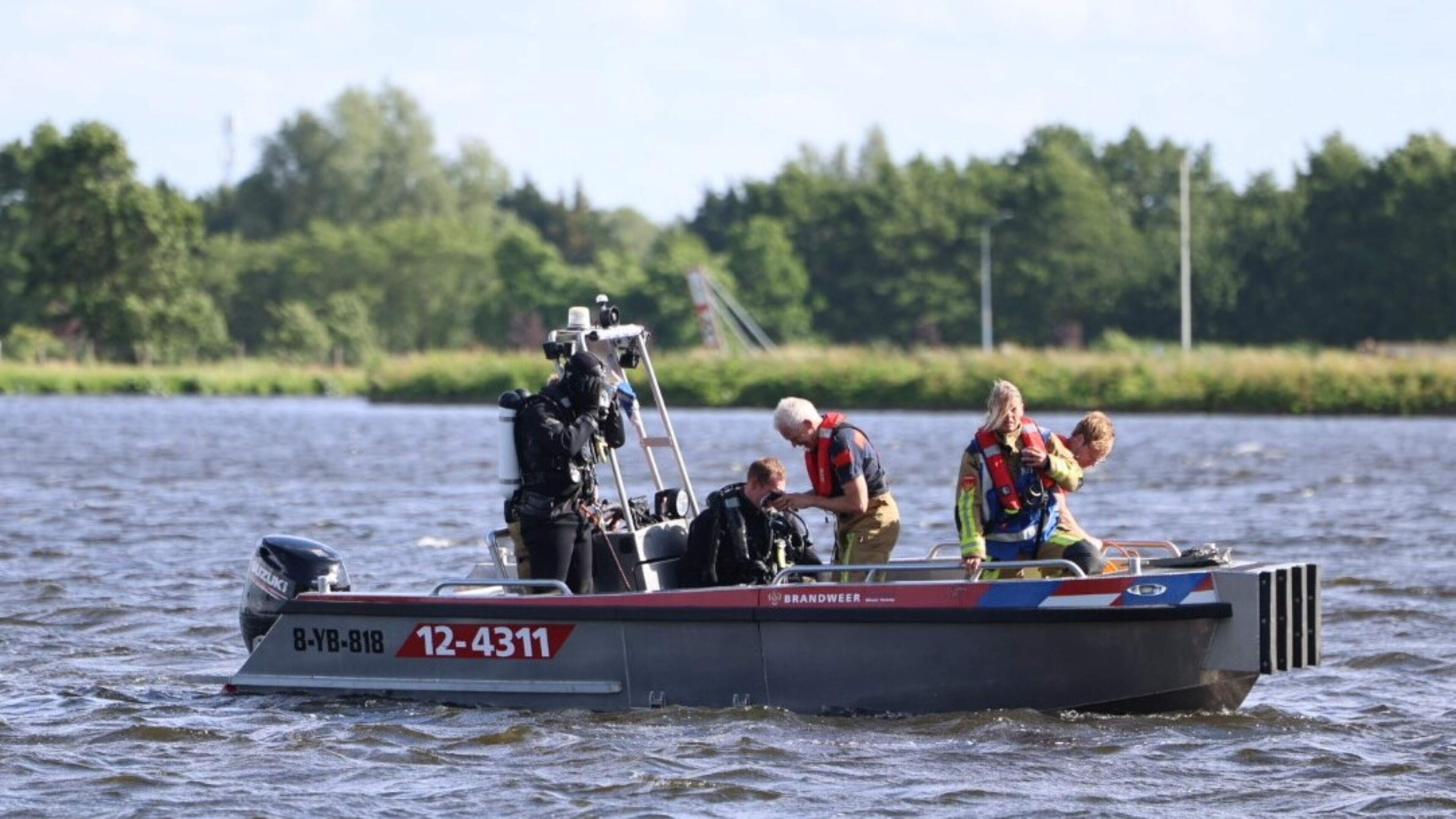 Large search for missing person in water at Molenplas Haarlem