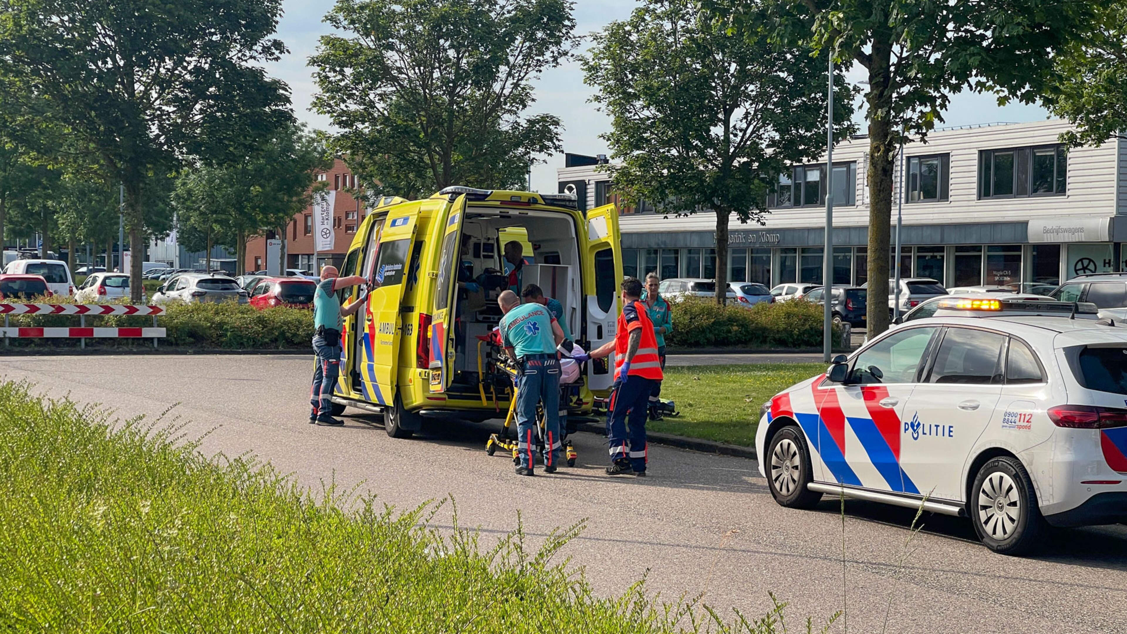 Man seriously injured after falling from ladder in Hoofddorp, air ambulance dispatched