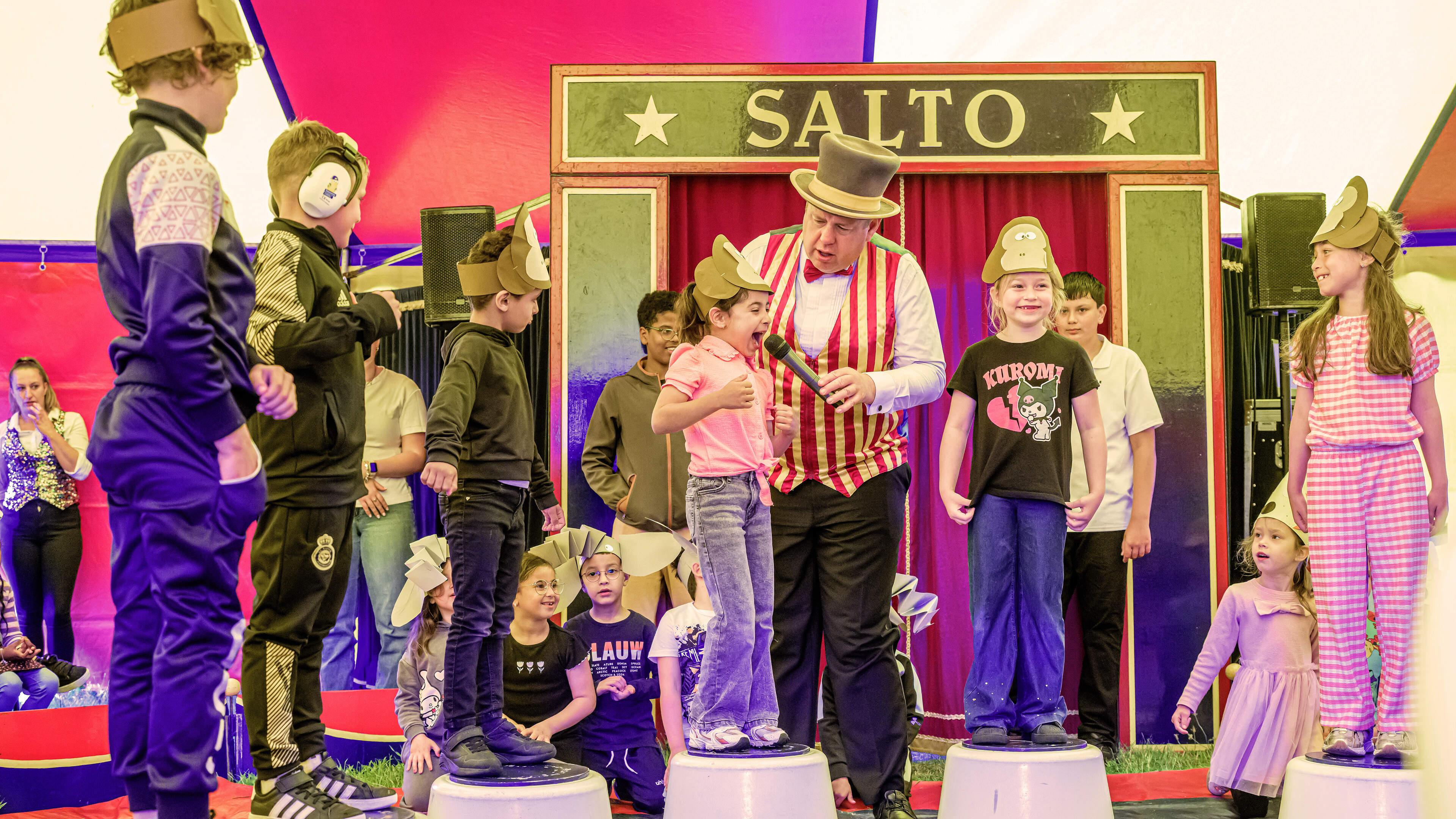 De Zefier primary school celebrates 10th anniversary with circus performance by students: 'I've never been in a circus before'