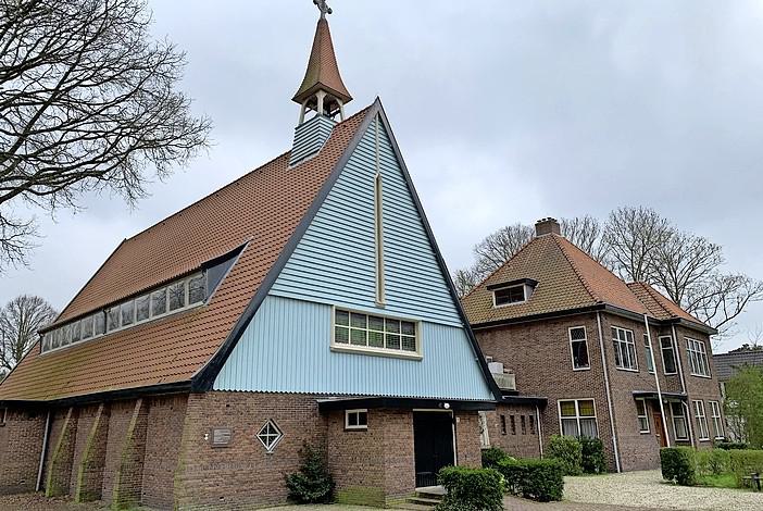 Asielopvang Aerdenhout gaat door: COA acht kerk en pastorie geschikt als opvanglocaties