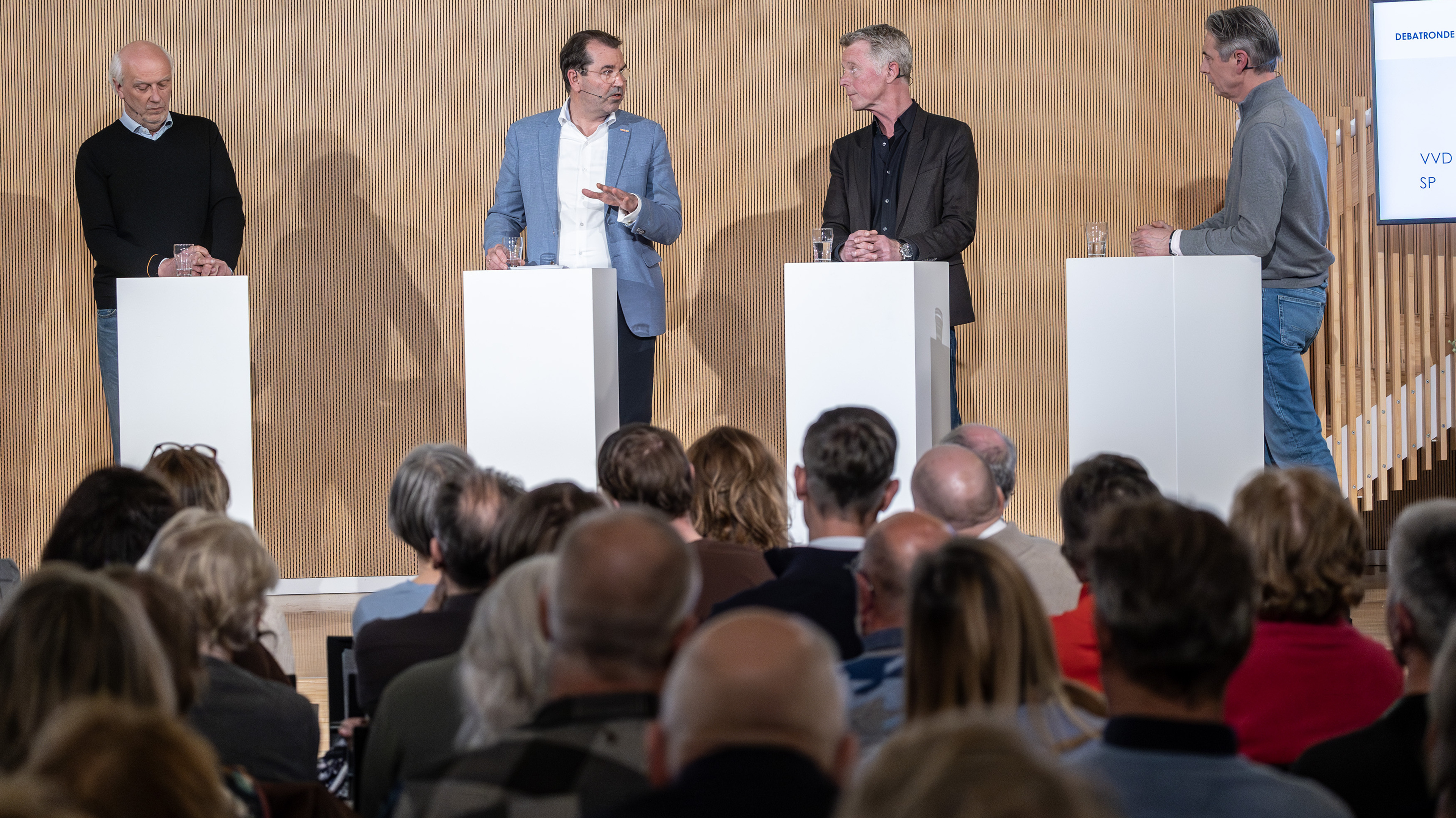 'Dream on' if you think no schools in Bloemendaal will have to close: Lively election debate in Bloemendaal town hall