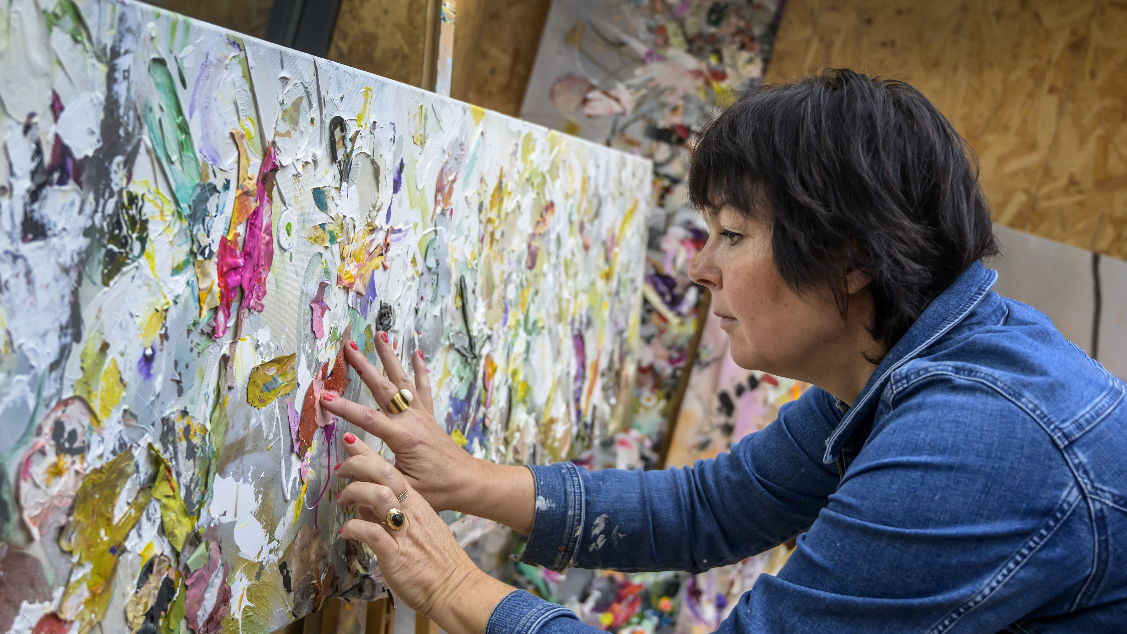 Martine de Ruiter gaf televisiewerk op voor de schilderkunst: ’Kunst is een passie, geweldig’