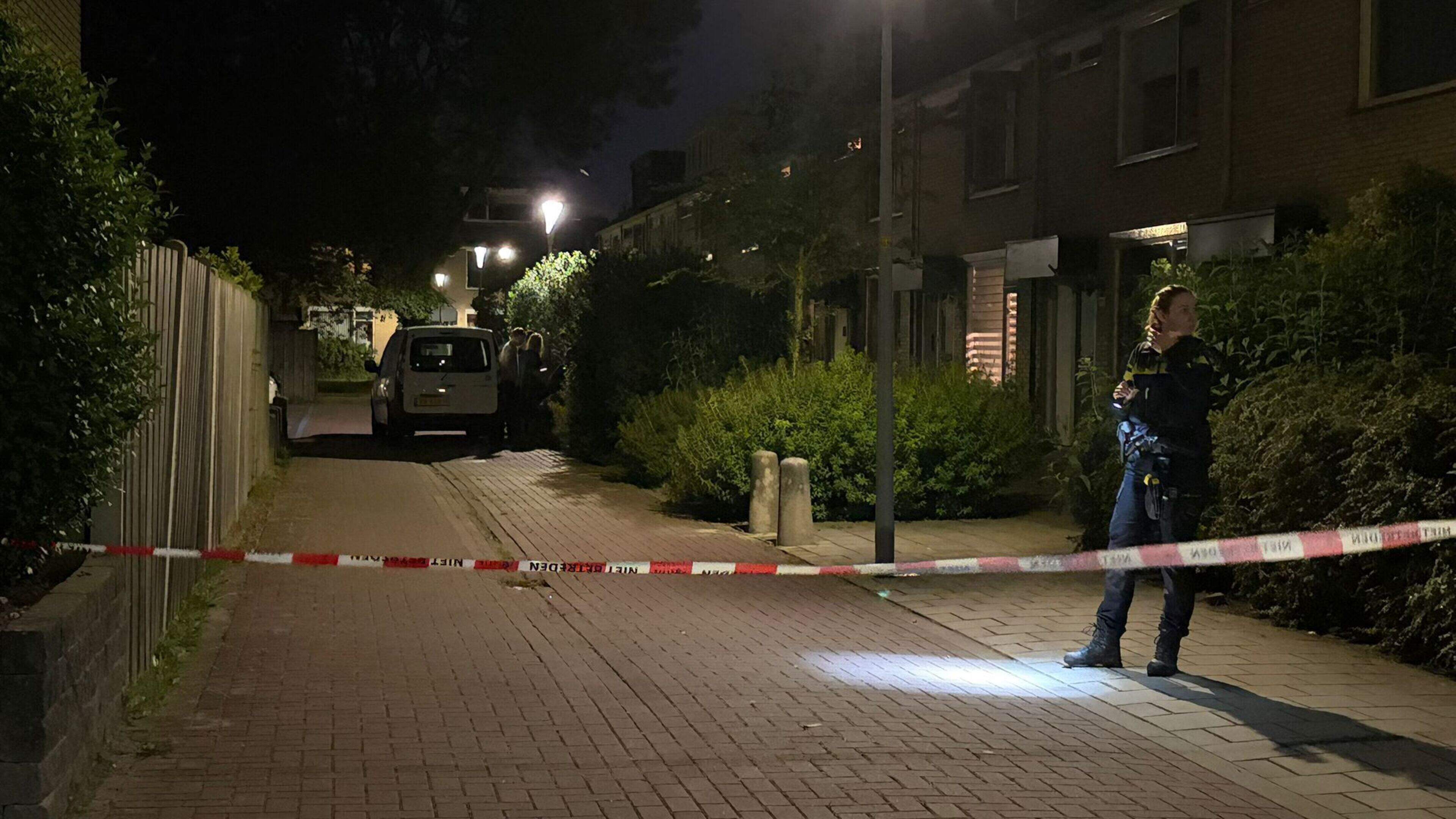 Explosion at home in Hoofddorp, front door damaged