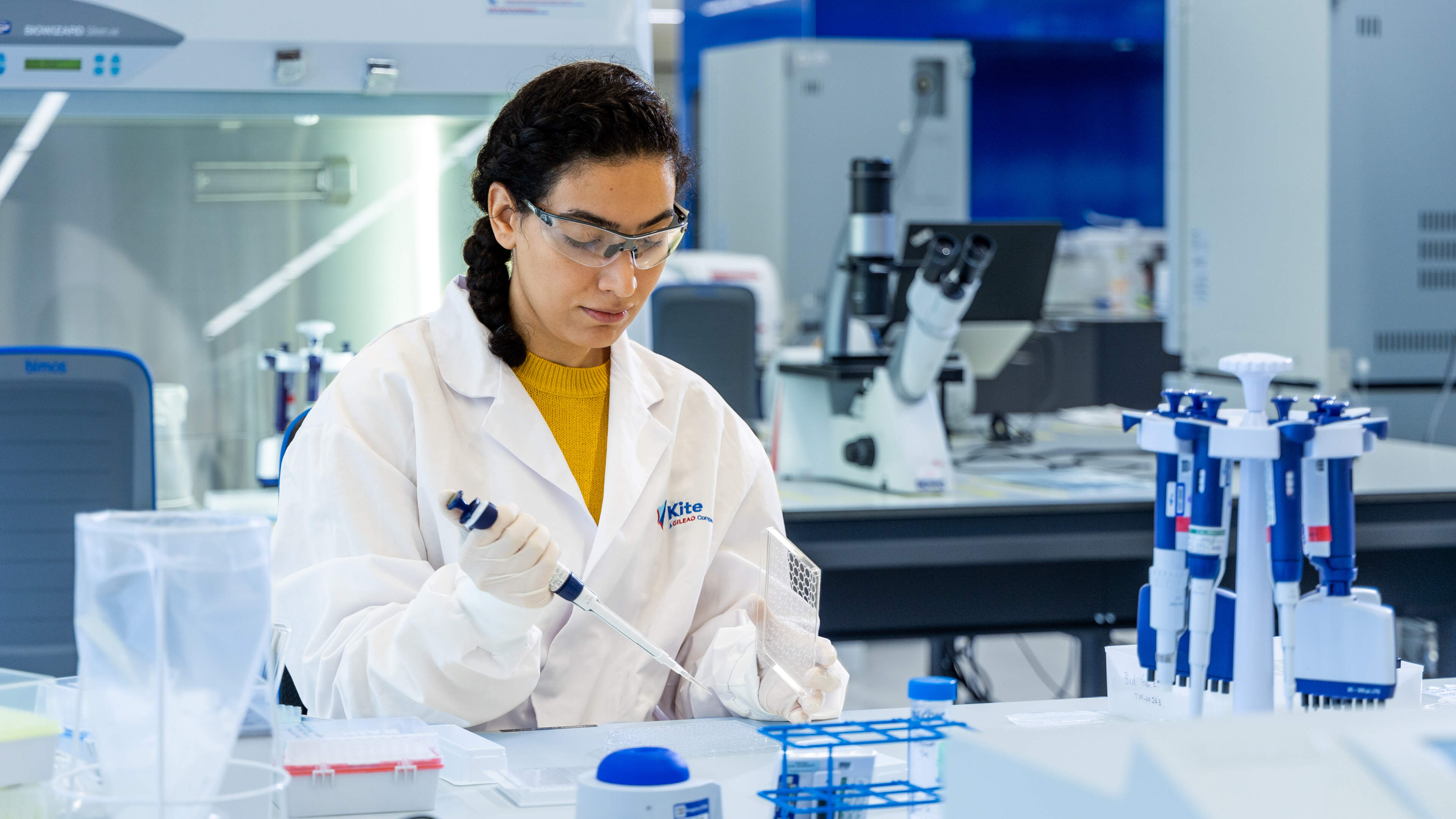 Day and night, 365 days a year, work continues in Hoofddorp on a complex treatment for blood cancer: ‘I compare it to team sports, it can be very tough’