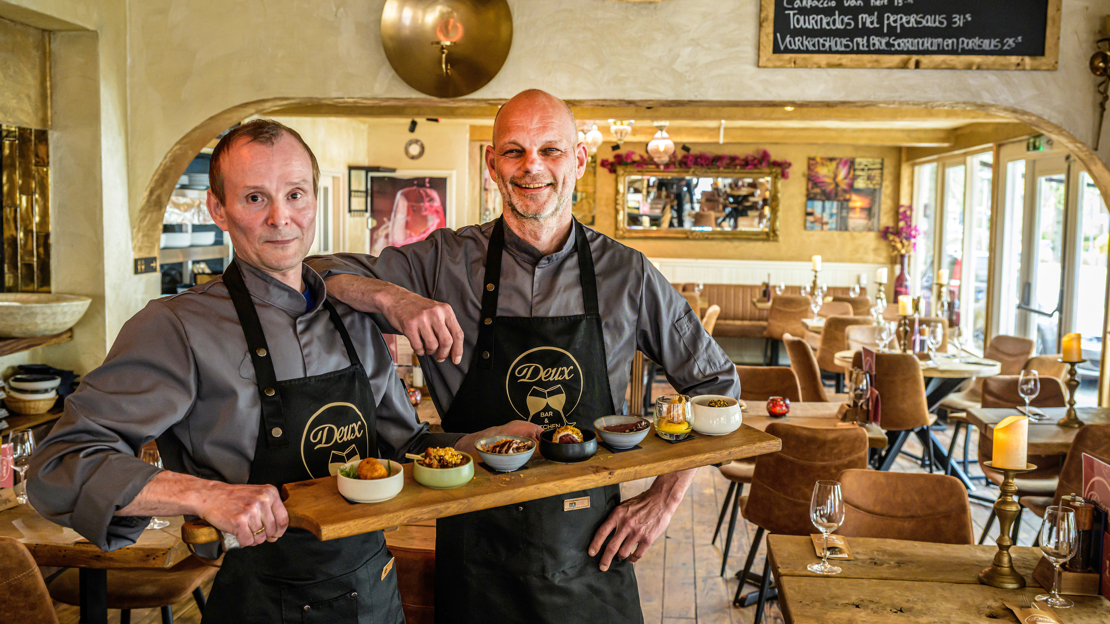 Bistro Deux serves a nice appetizer board with amuse-bouches; the main course is somewhat disappointing (7-)