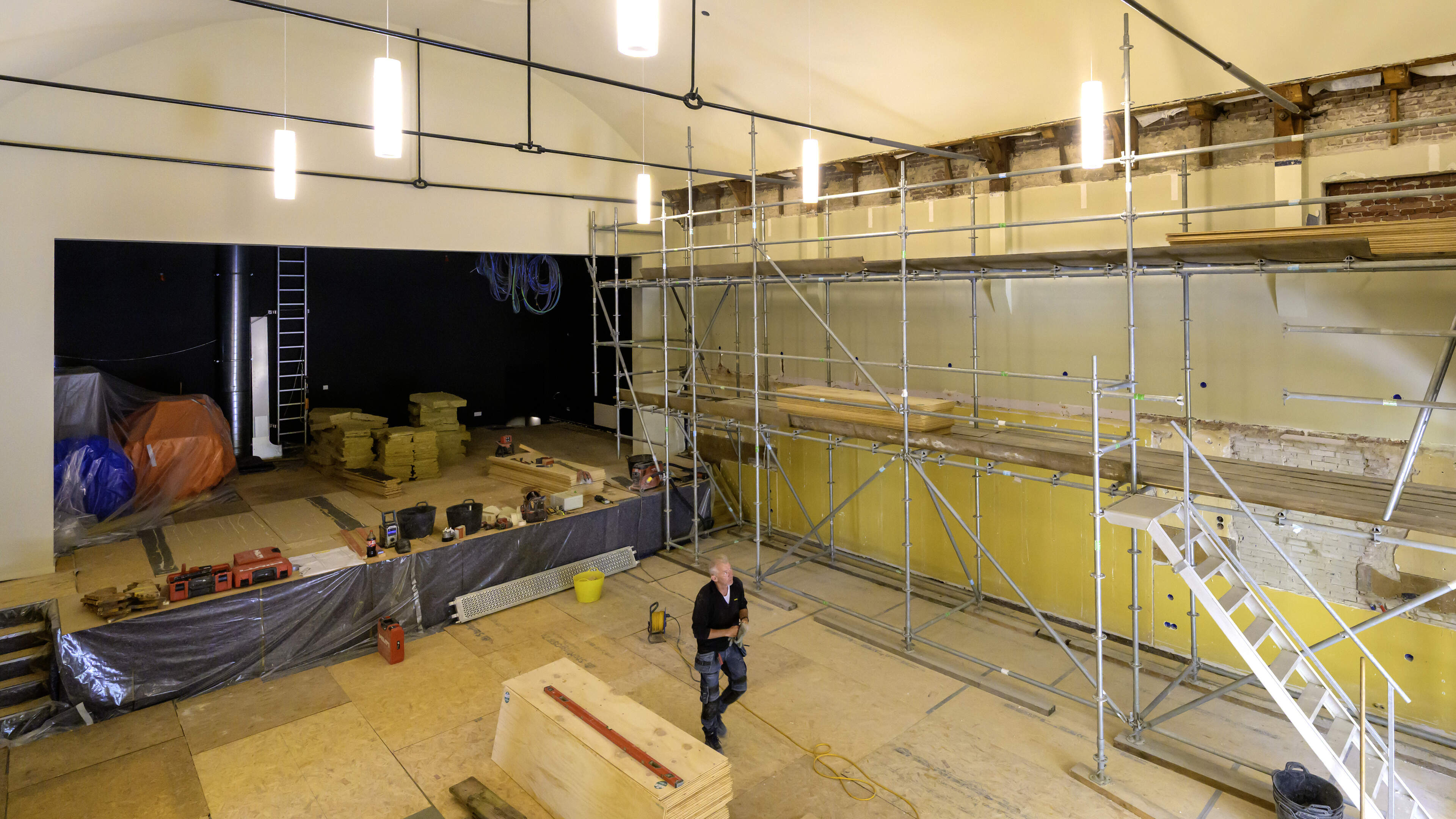 Brand new De Krocht is a construction site again. Everything torn up once more for sound barrier