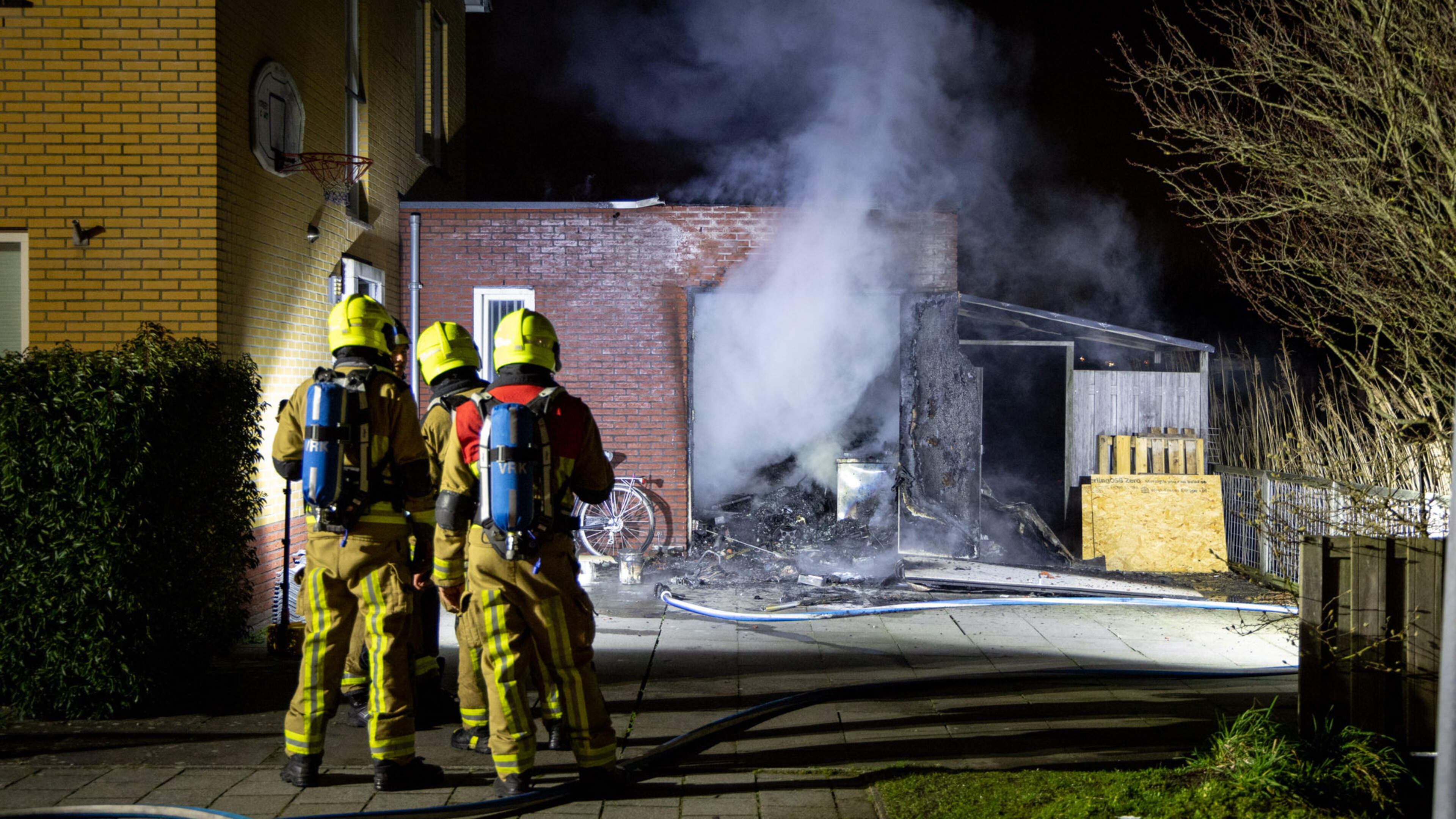 Extensive damage after raging barn fire in Hoofddorp