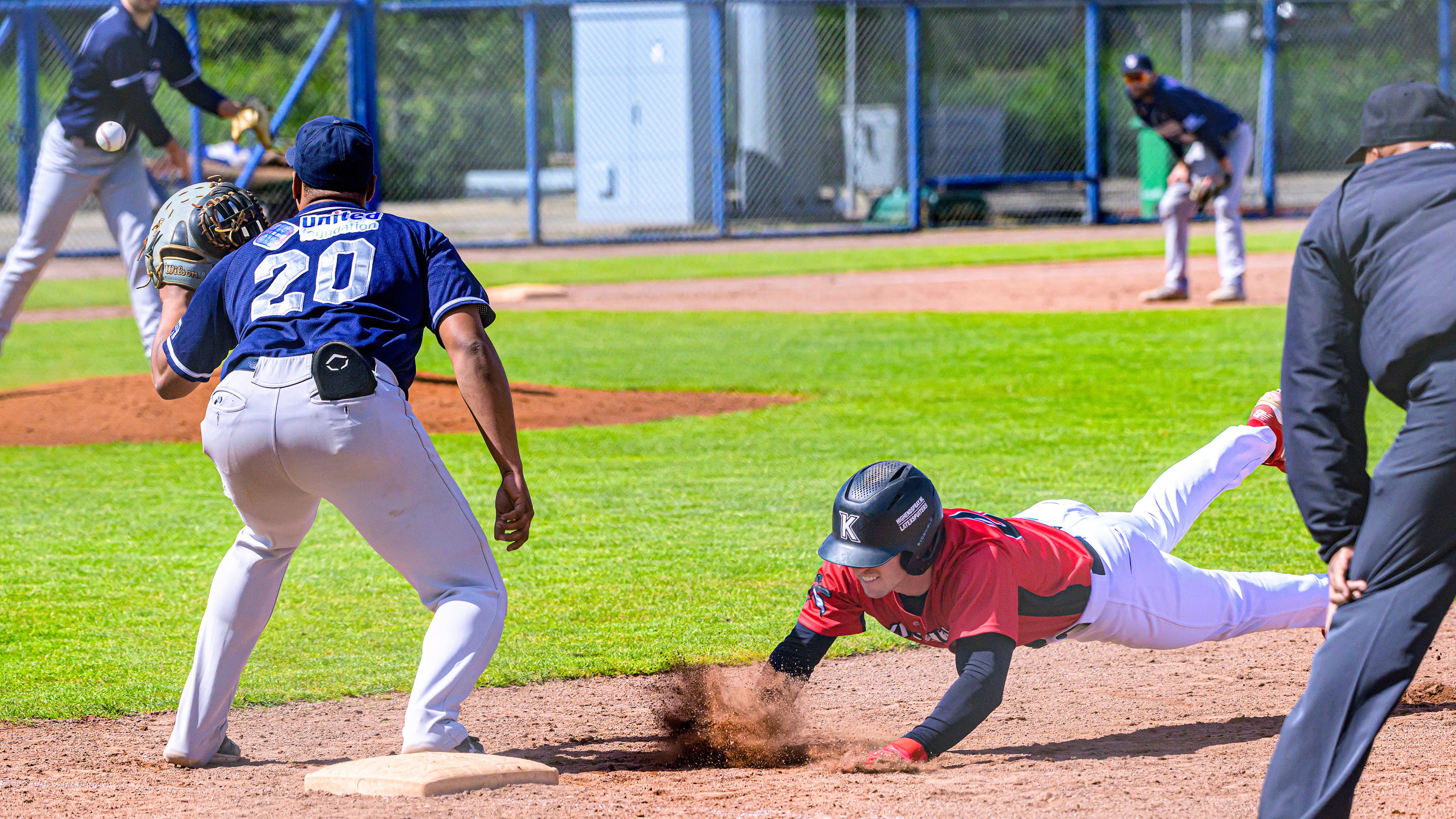 Kinheim competes surprisingly well in the major league but is too eager against leader Neptunus: 'That play at home plate is unnecessary'