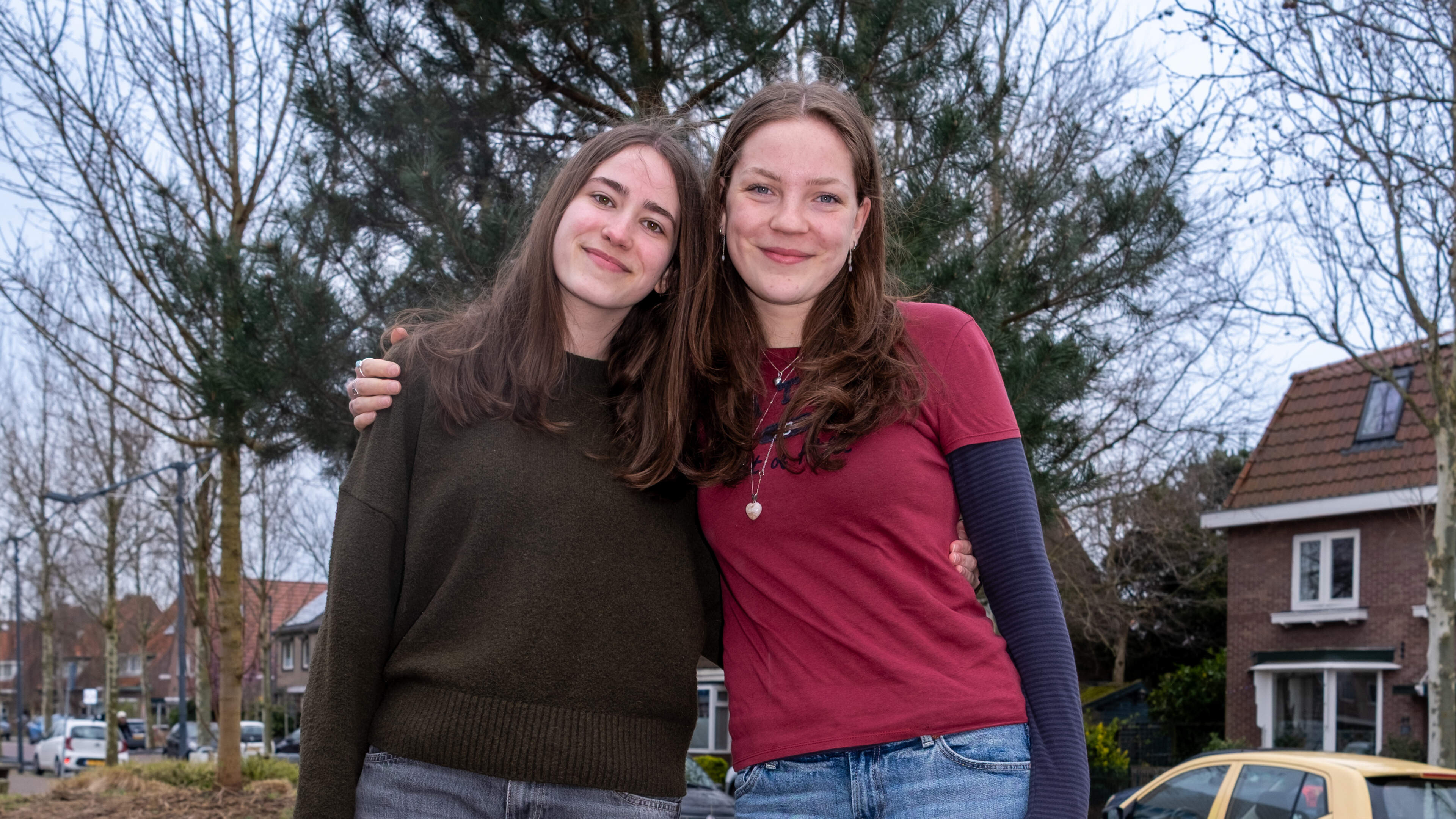 Annabel (17) and Estelle (17) have been friends since second grade: ‘It’s actually nice to be able to discuss irritations too’
