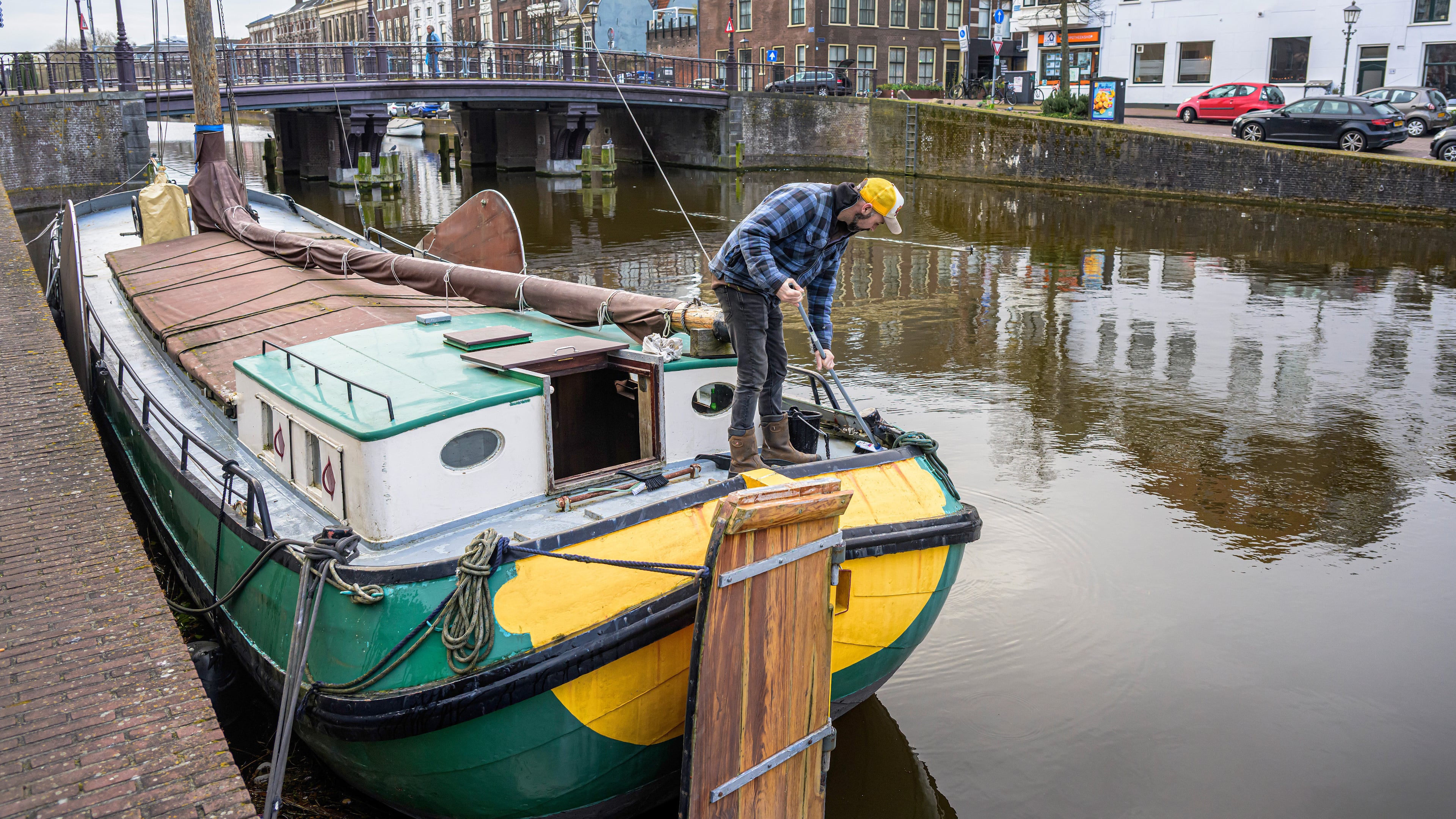Readers rally behind ‘too long’ skûtsje Feije: ‘The Night Watch was also once shortened. Was that a good idea?’
