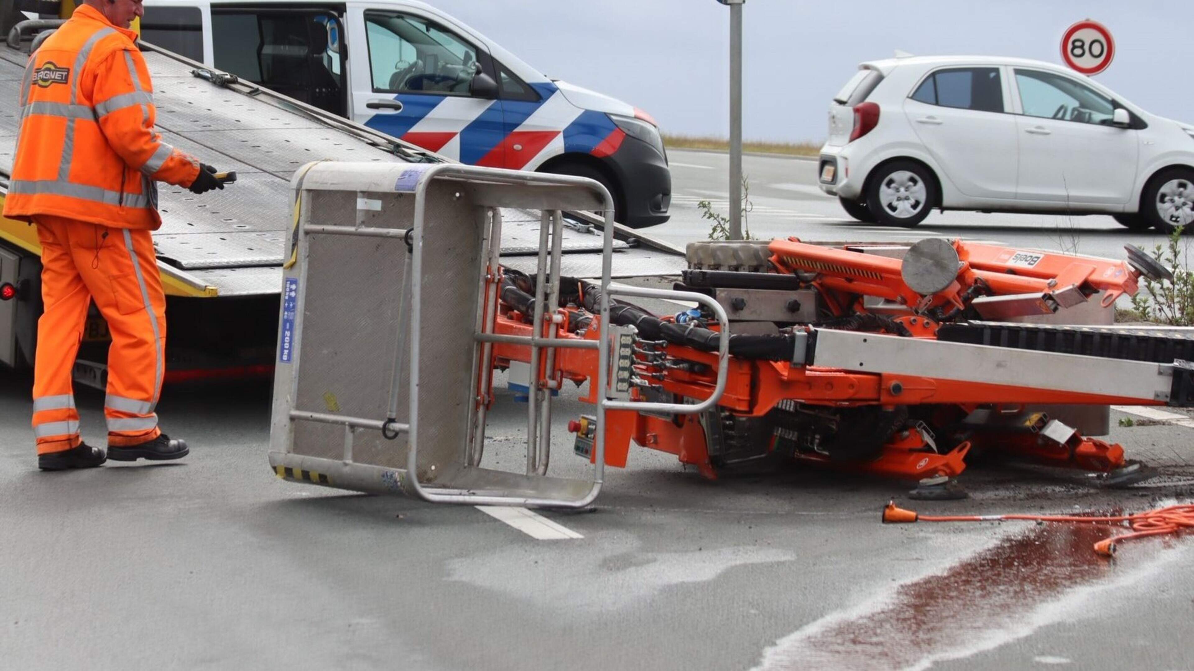 Traffic disruption near Lijnden after collision and mini-lift falls from trailer