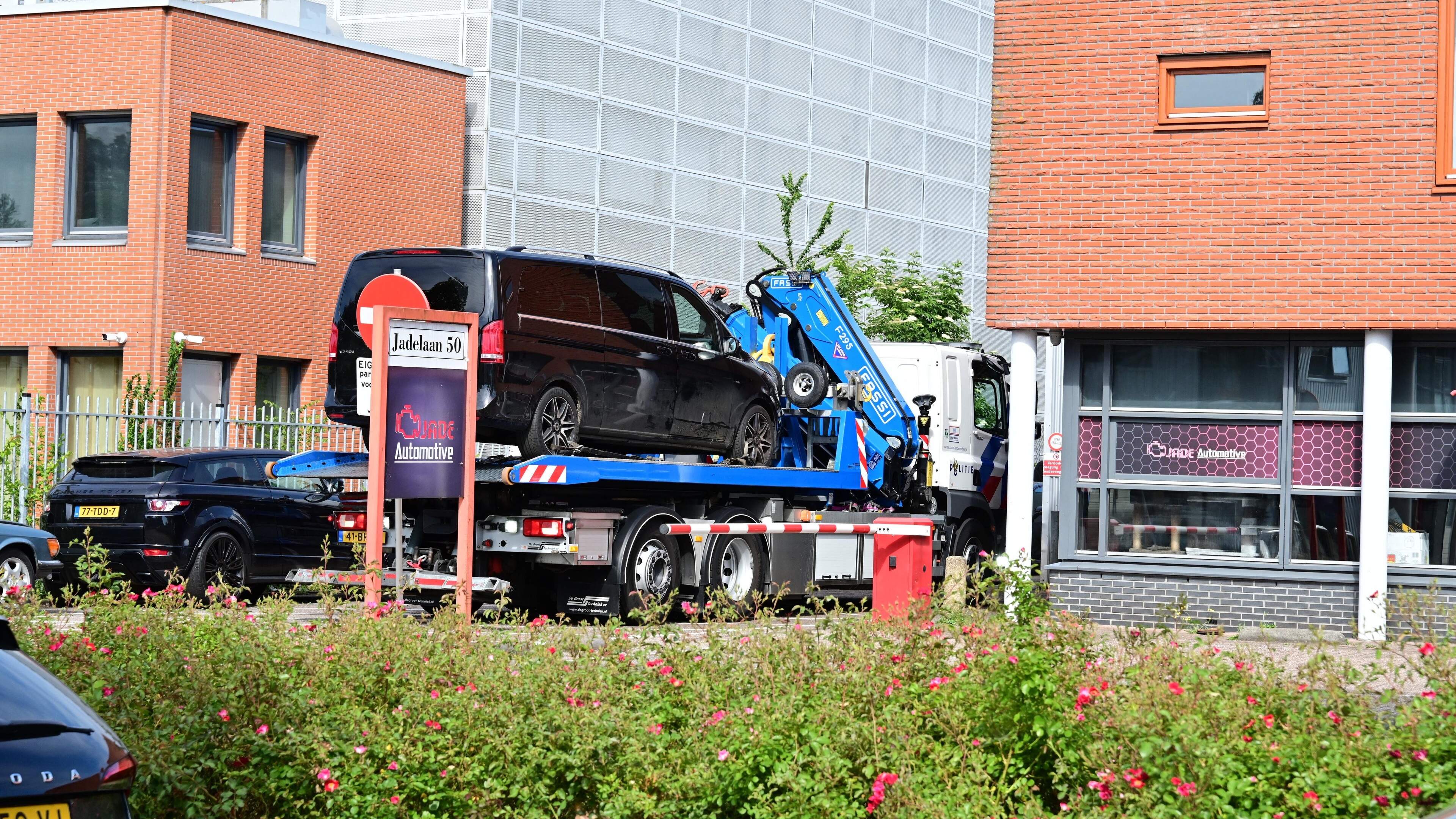 Police raid business premises in Hoofddorp, taxi van seized