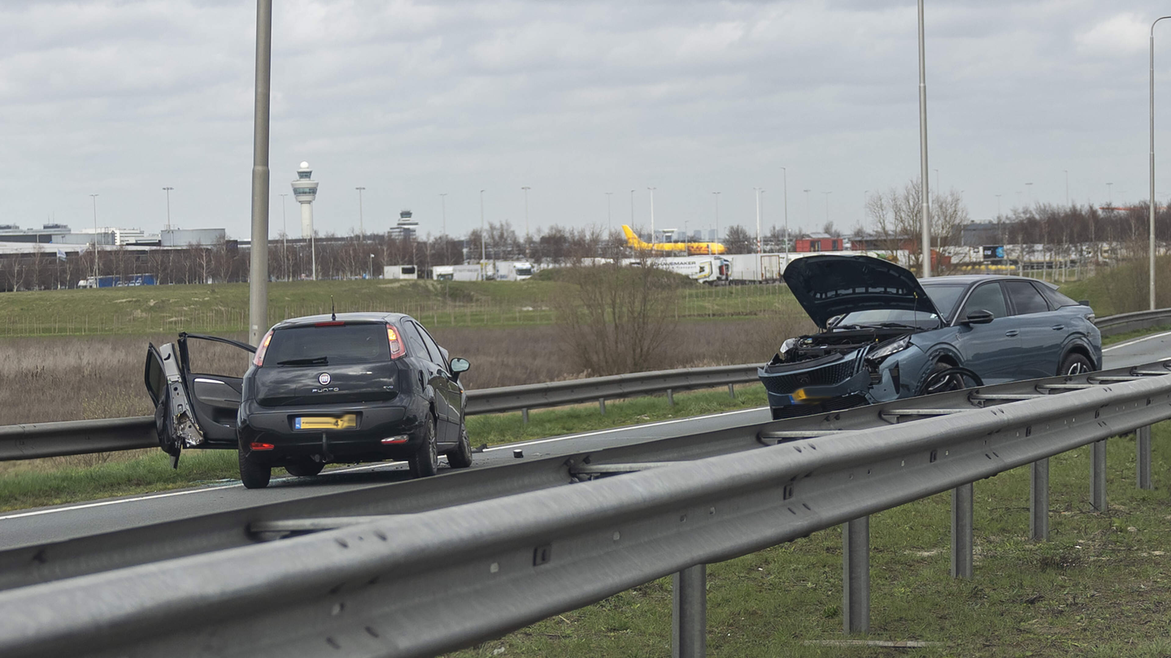 One injured in two-car collision on N201 near Schiphol-Rijk